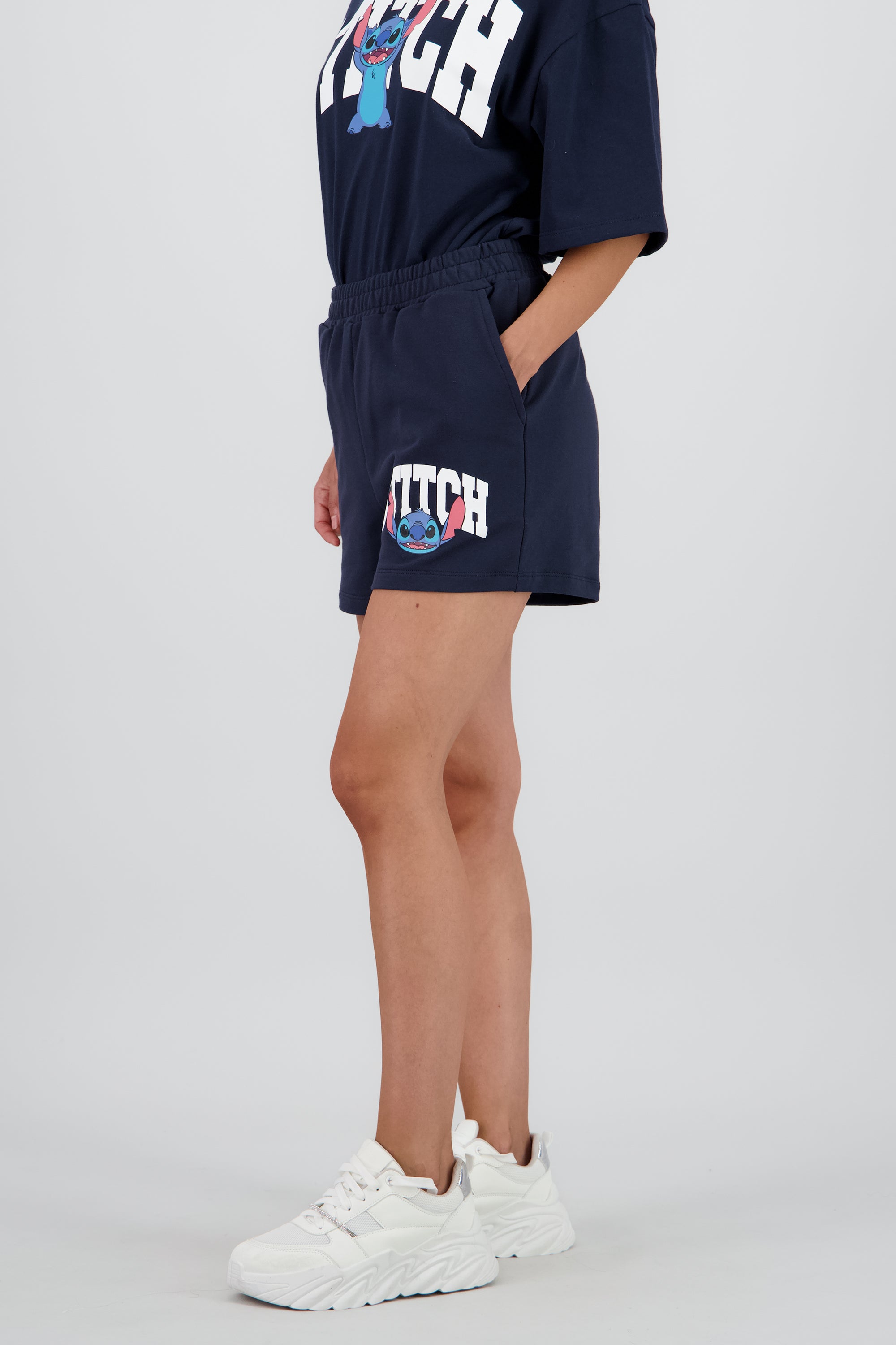 Shorts Stitch letras MARINO