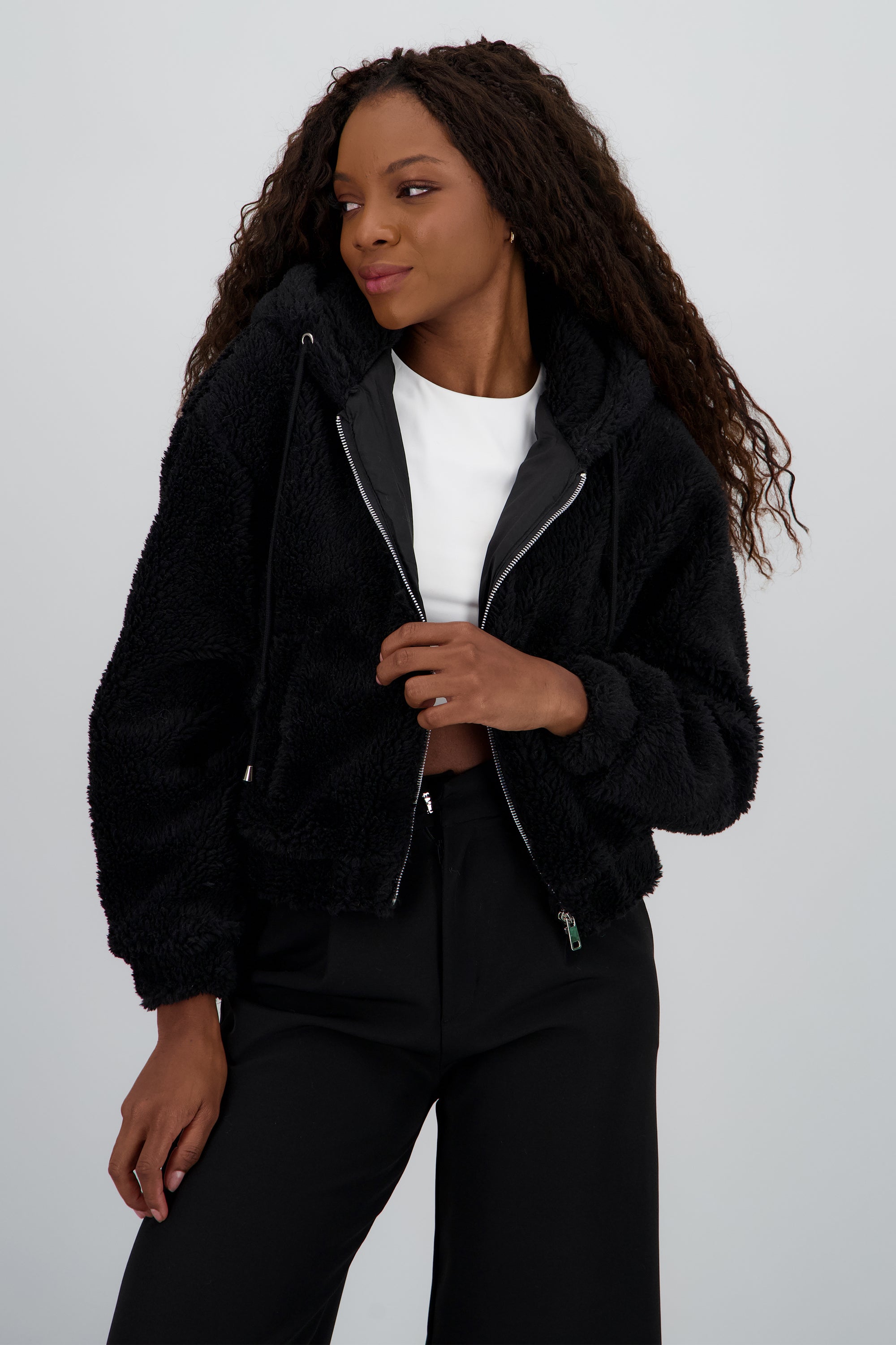 Chamarra peluche con gorro NEGRO