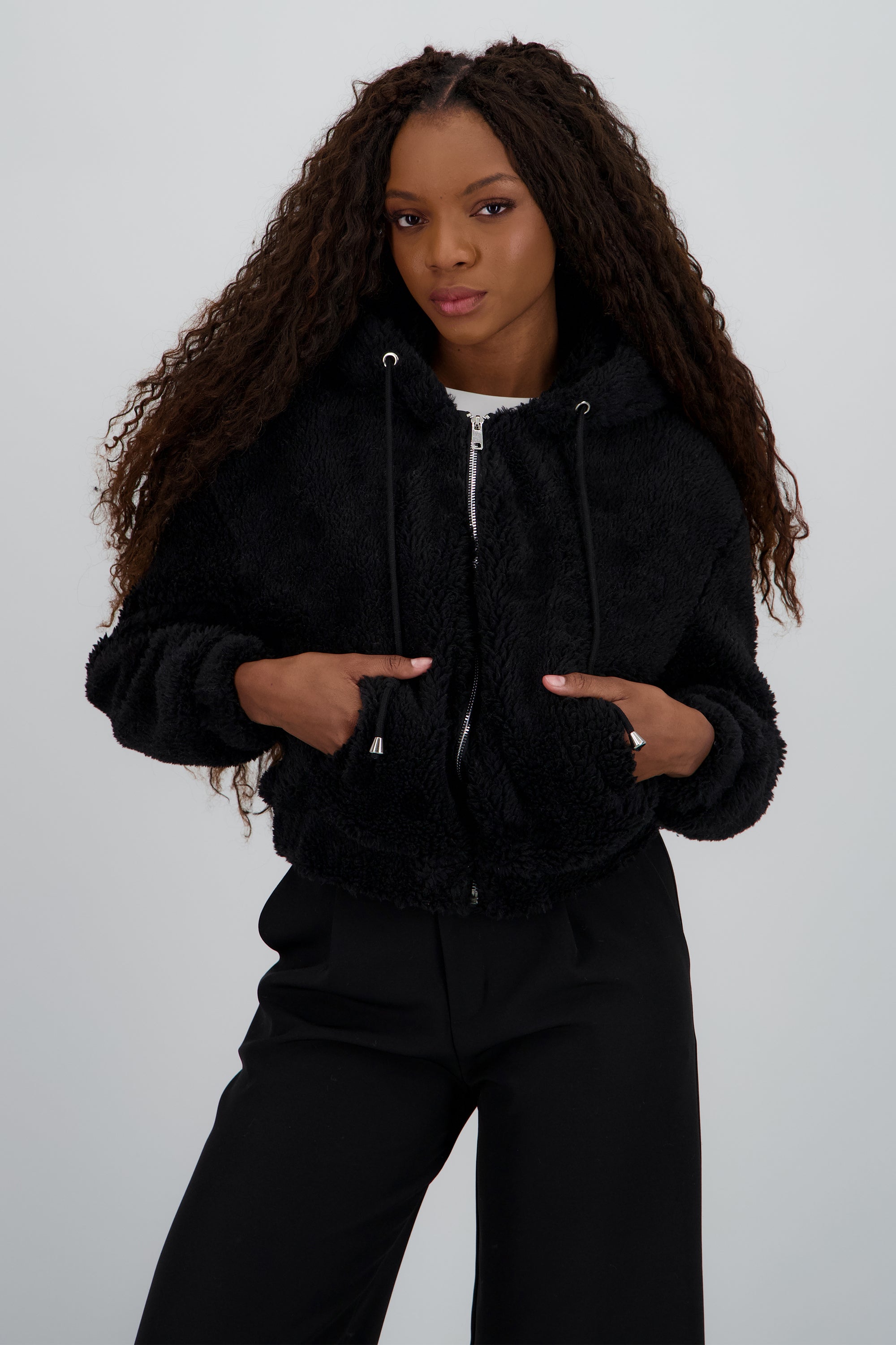 Chamarra peluche con gorro NEGRO