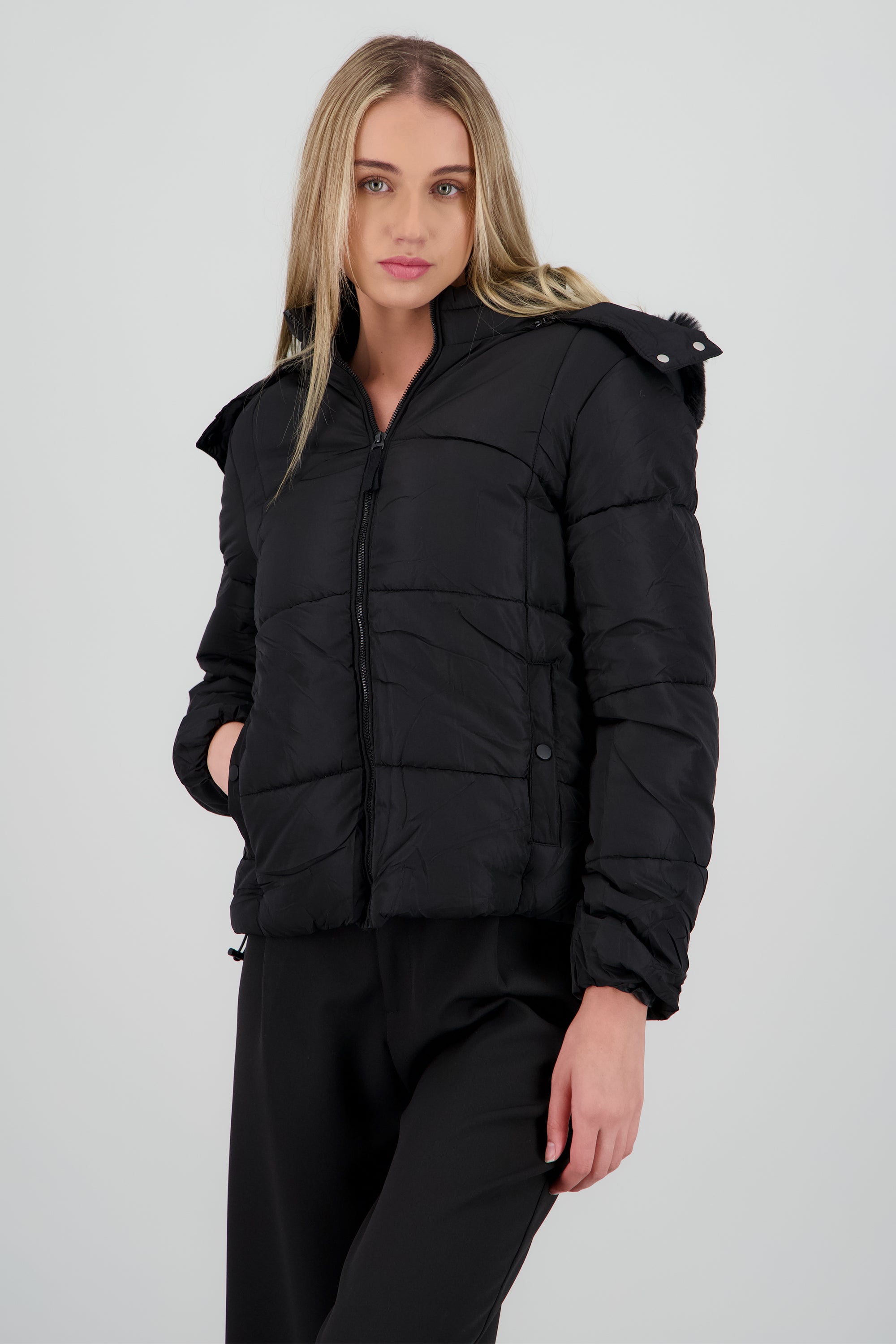 Puffer bolsas con gorro peluche NEGRO