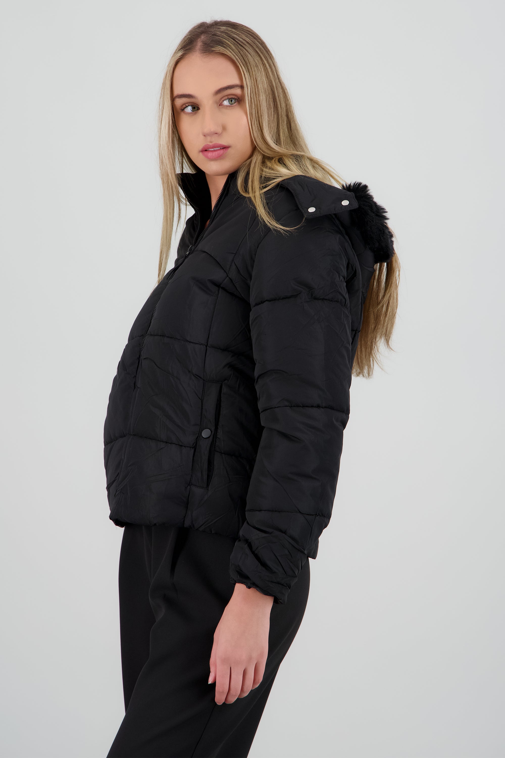 Puffer bolsas con gorro peluche NEGRO