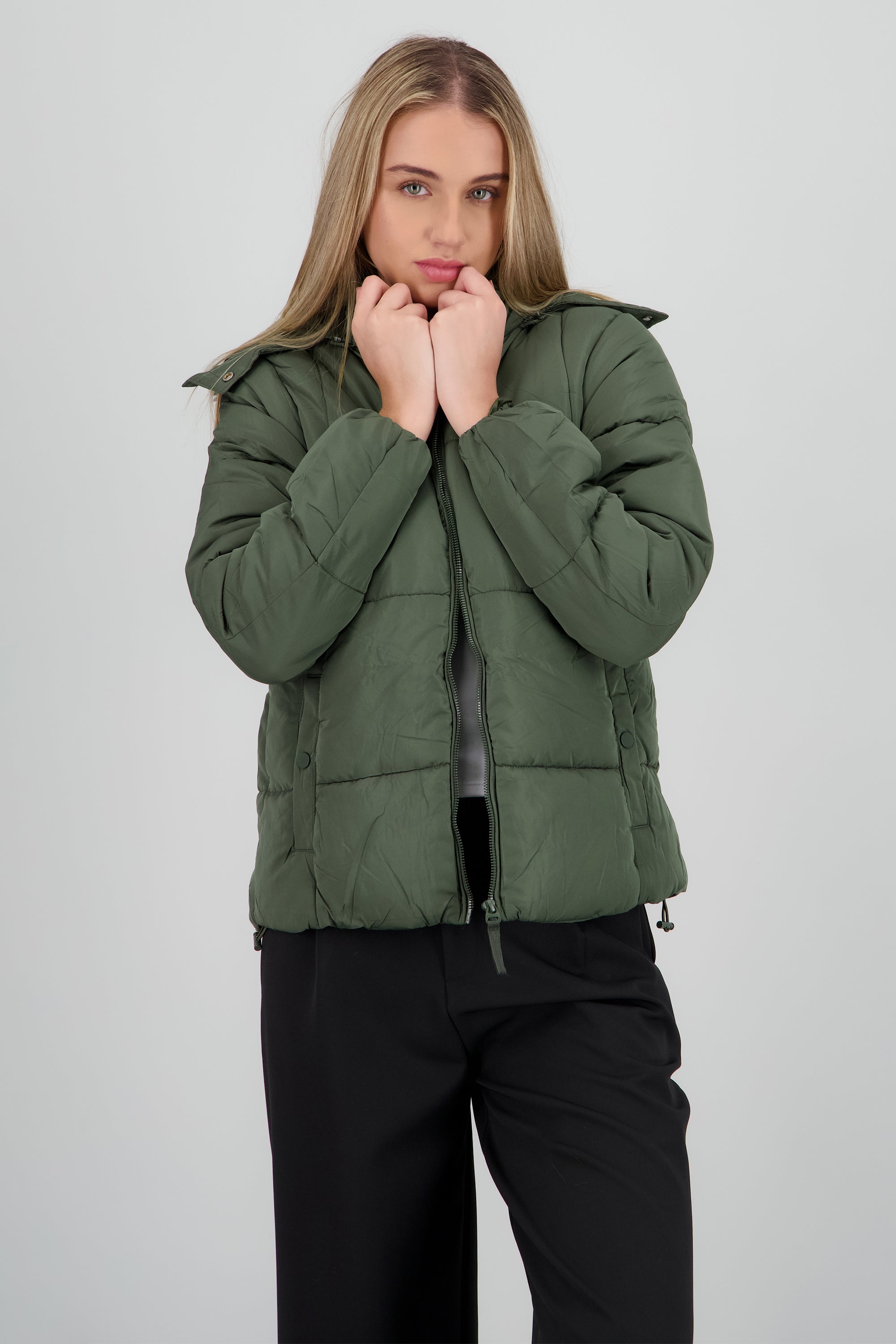 Puffer bolsas con gorro peluche OLIVO