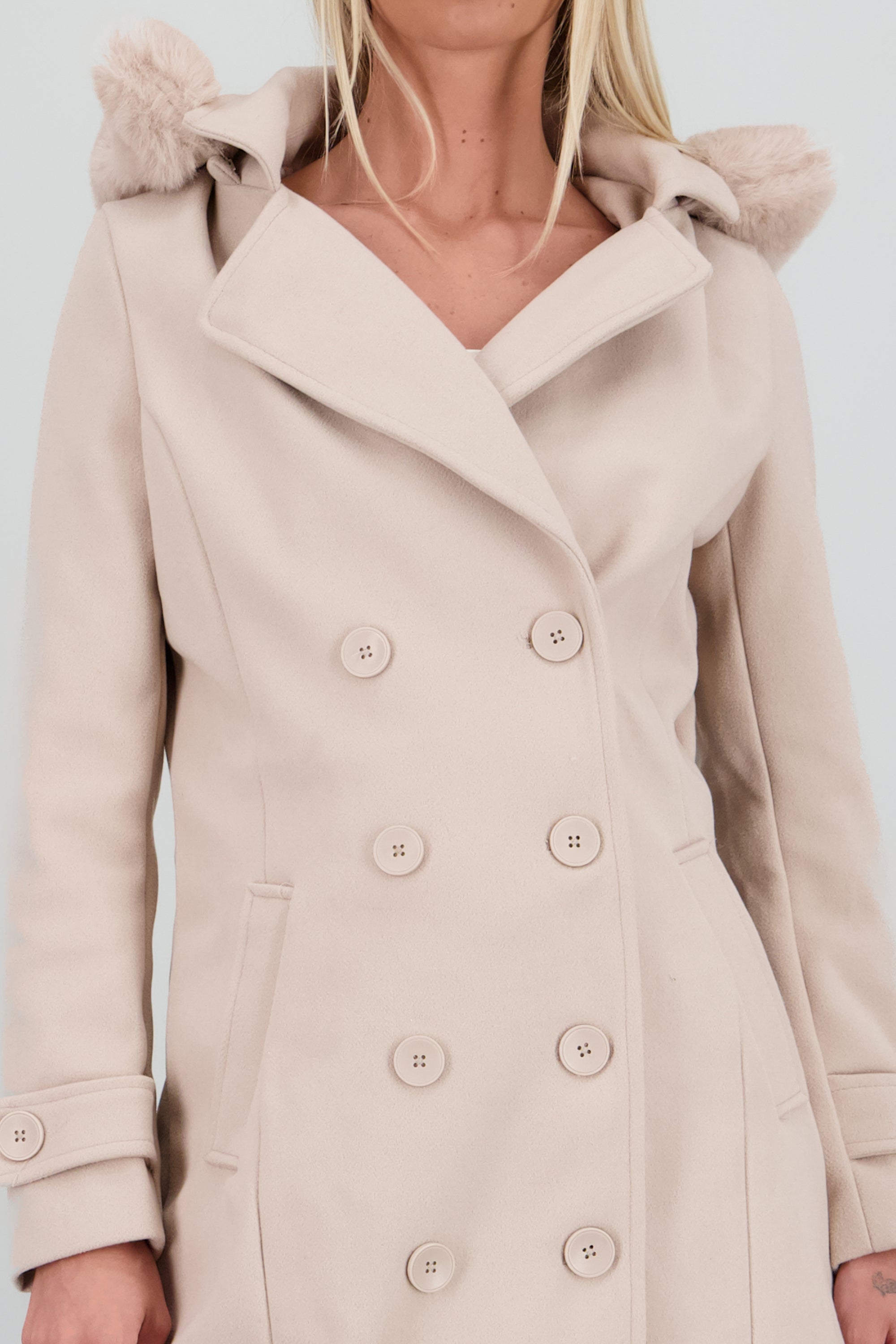Abrigo botones con gorro peluche BEIGE