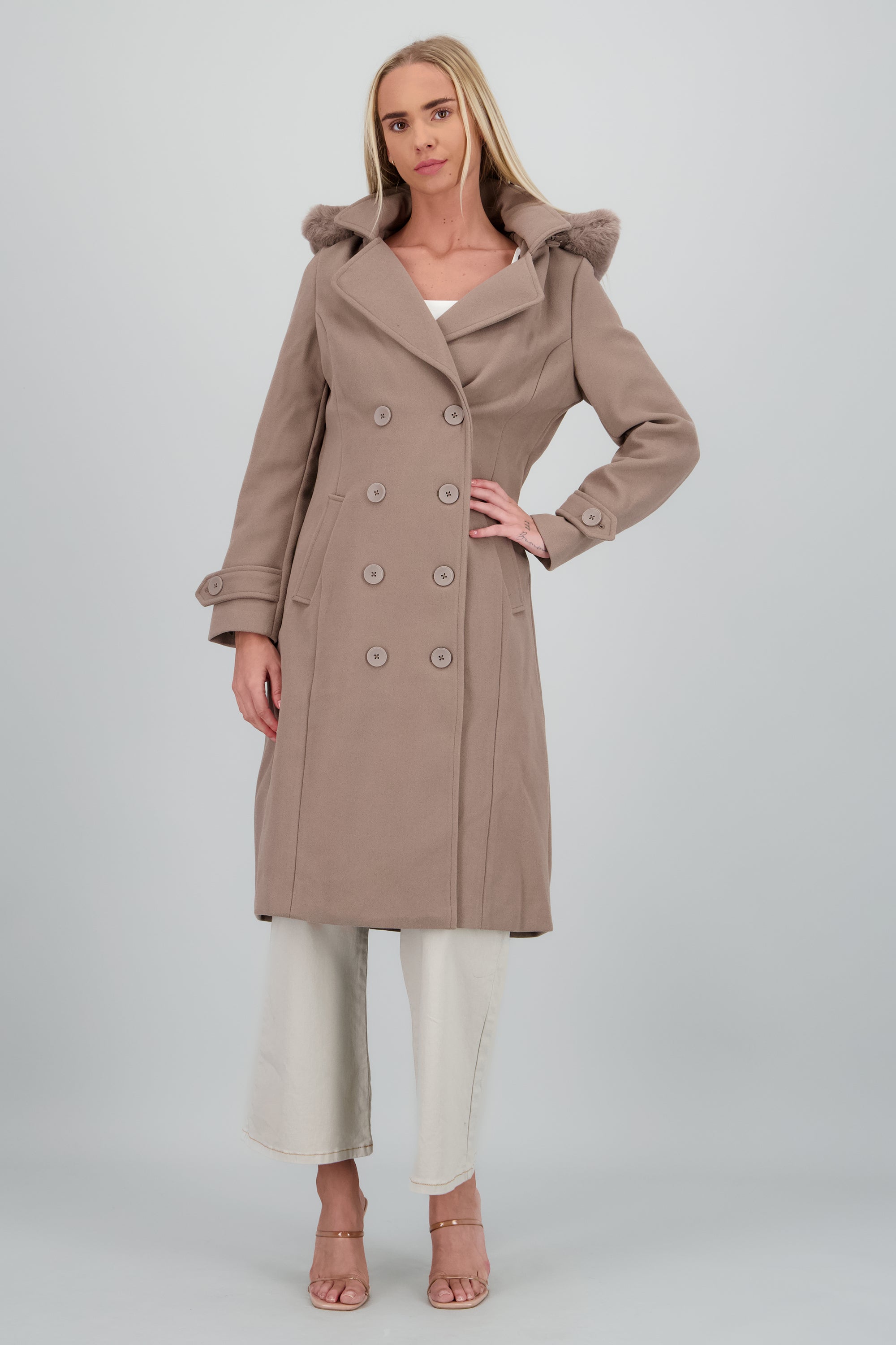 Abrigo botones con gorro peluche CAFE
