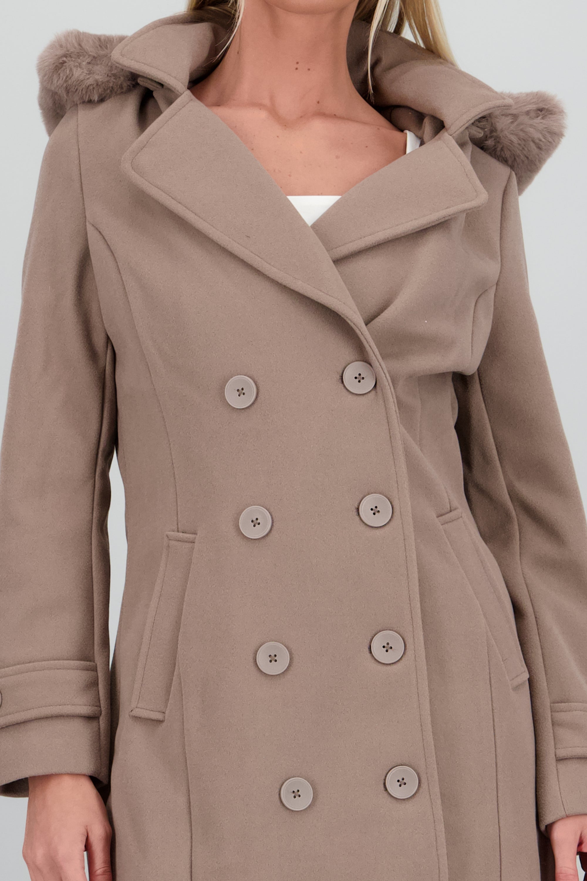Abrigo botones con gorro peluche CAFE