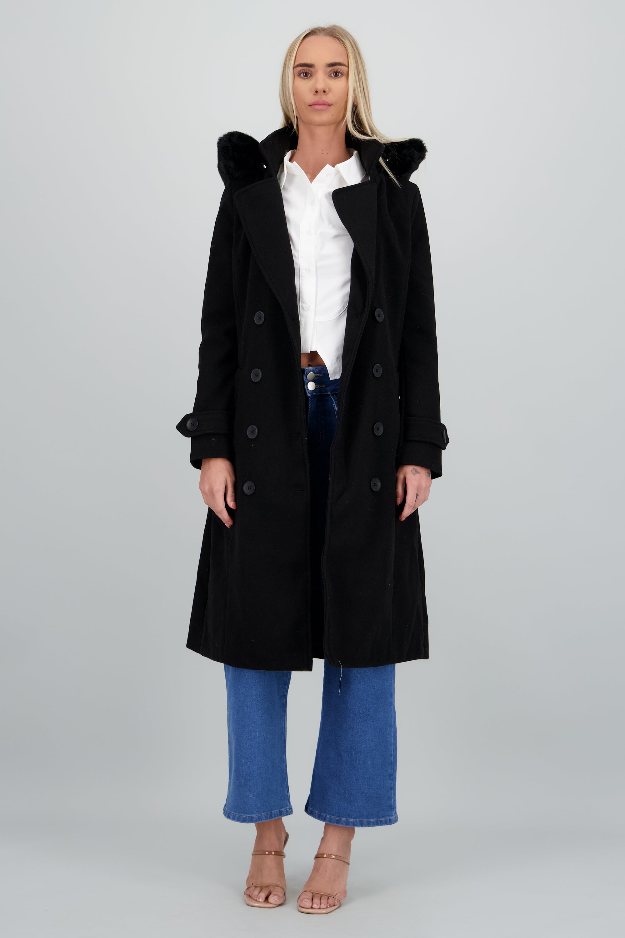 Abrigo botones con gorro peluche NEGRO