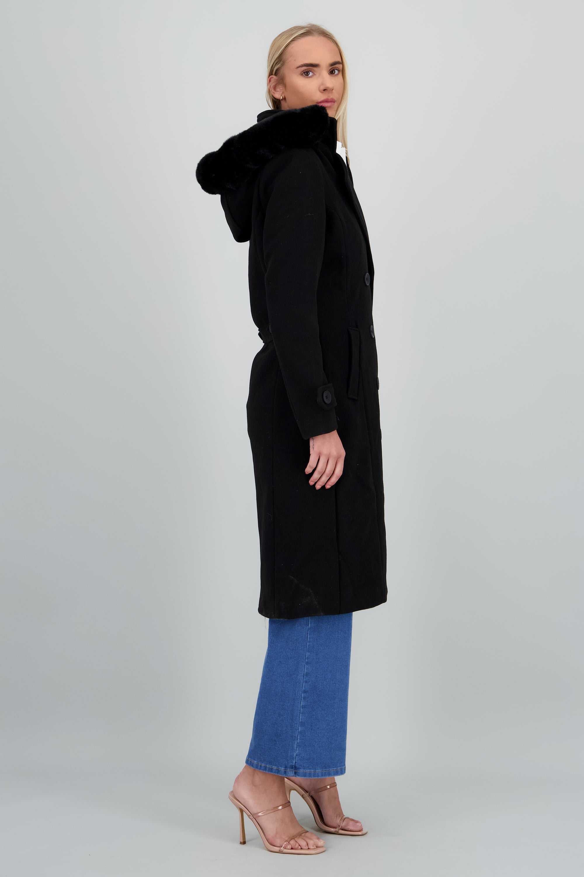 Abrigo botones con gorro peluche NEGRO