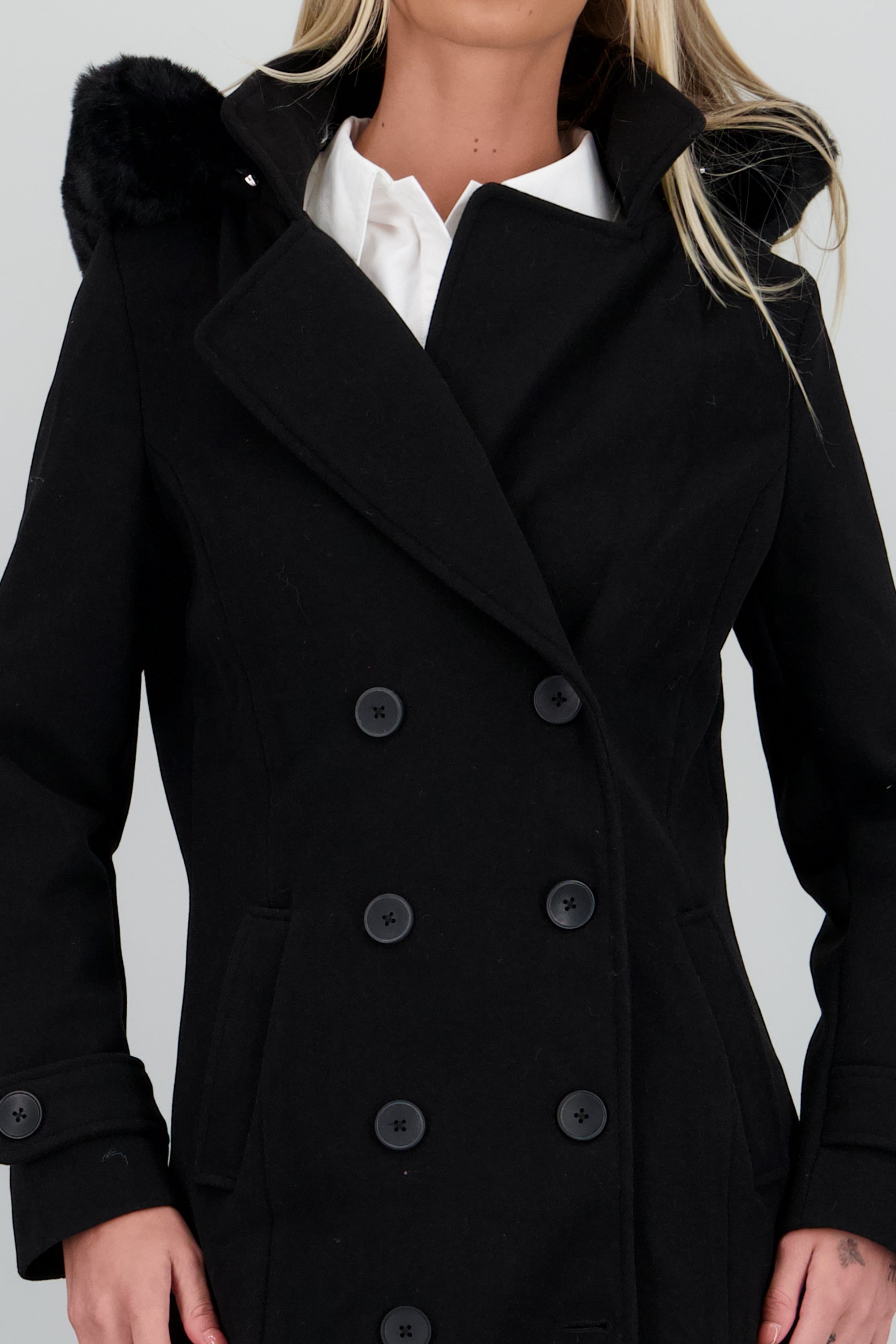 Abrigo botones con gorro peluche NEGRO