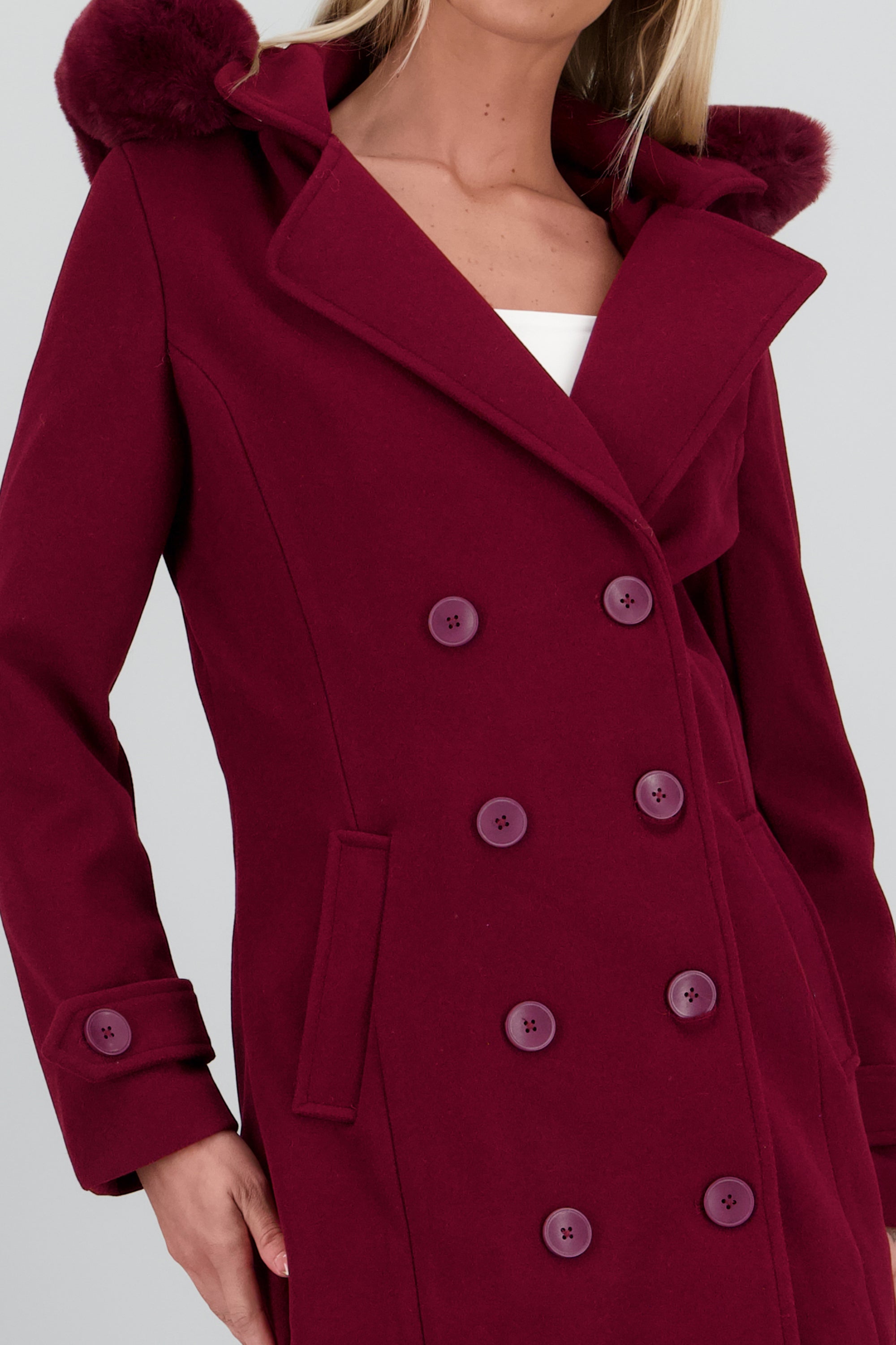 Abrigo botones con gorro peluche VINO