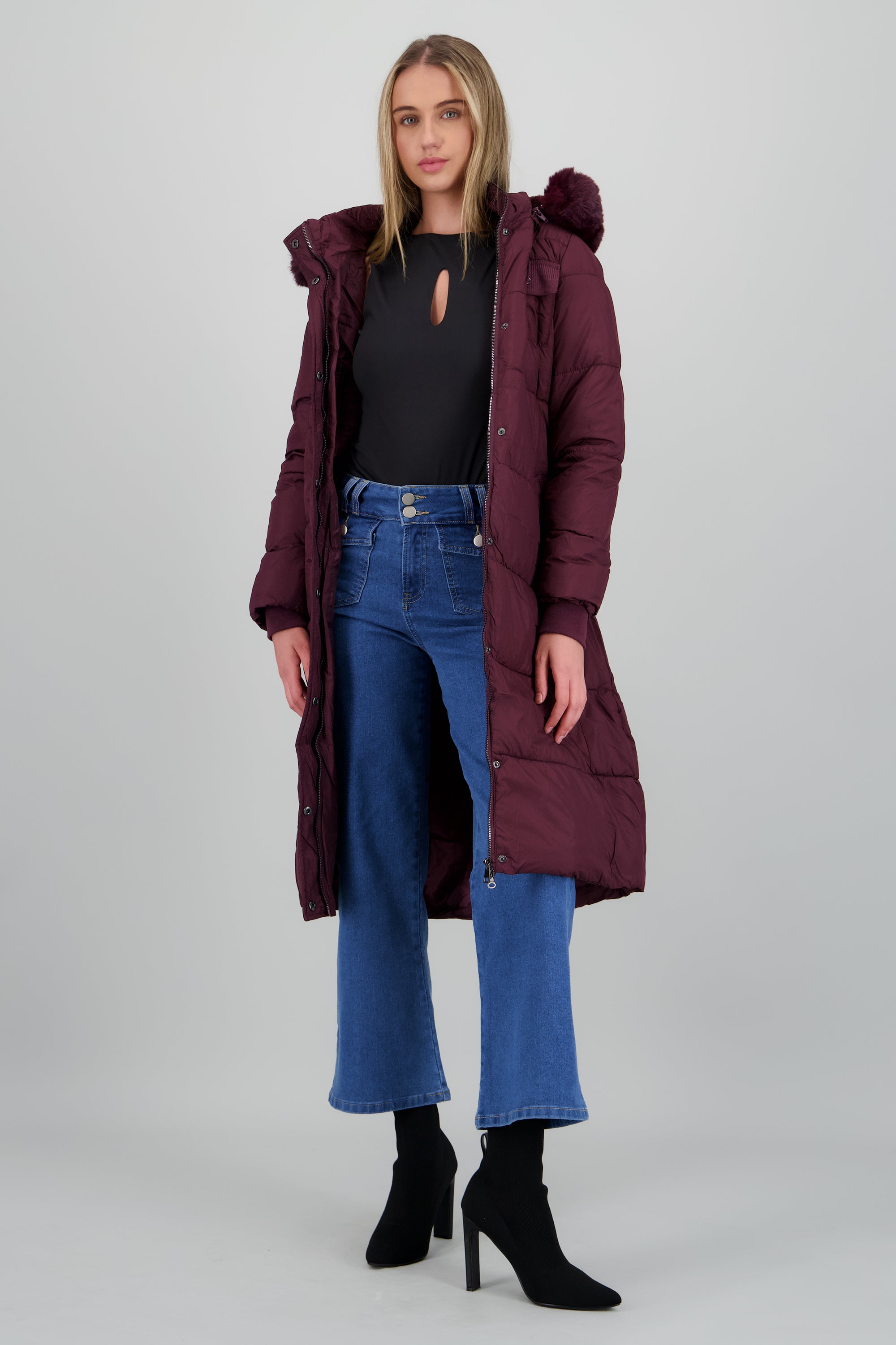 Puffer jareta con gorro UVA