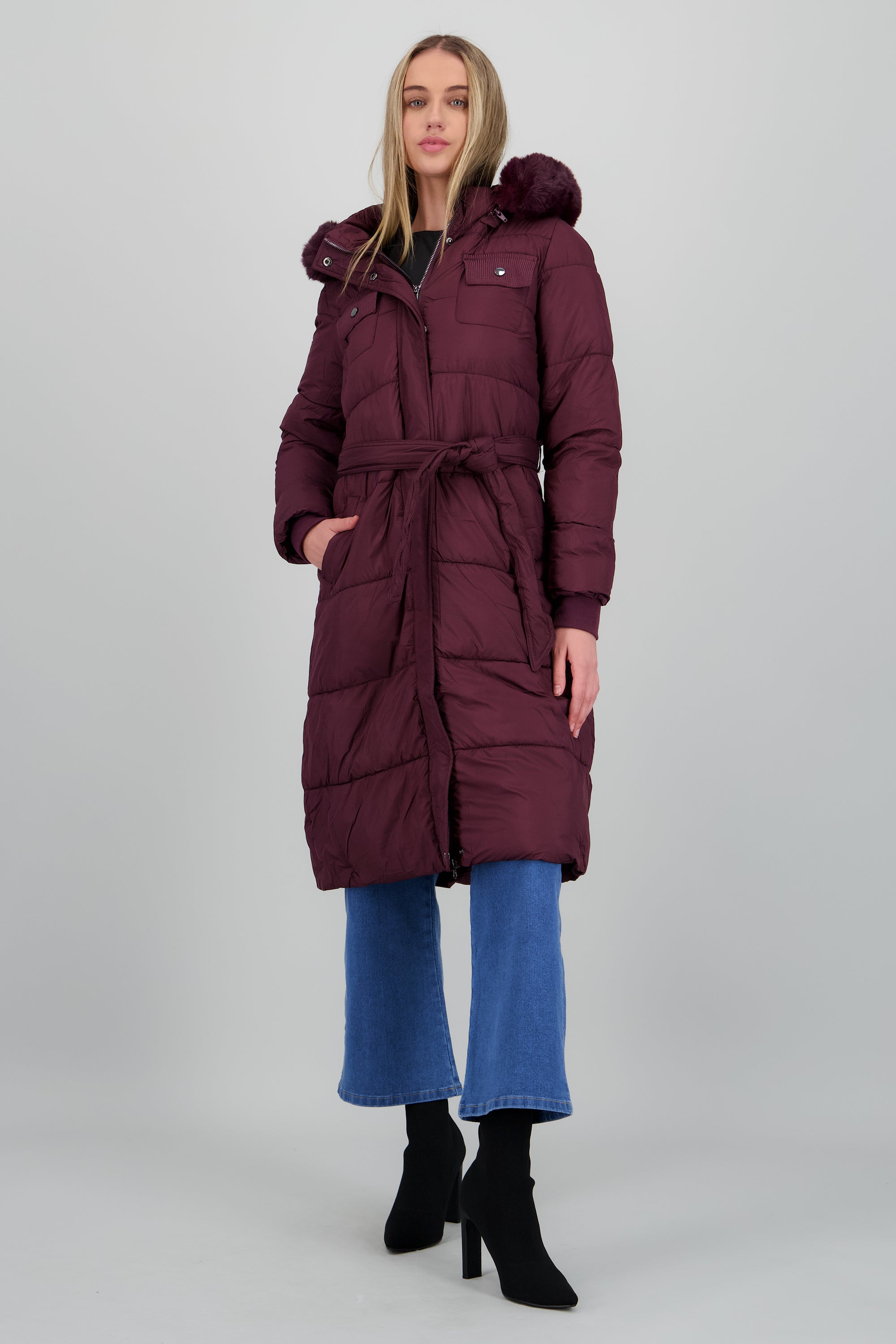 Puffer jareta con gorro UVA