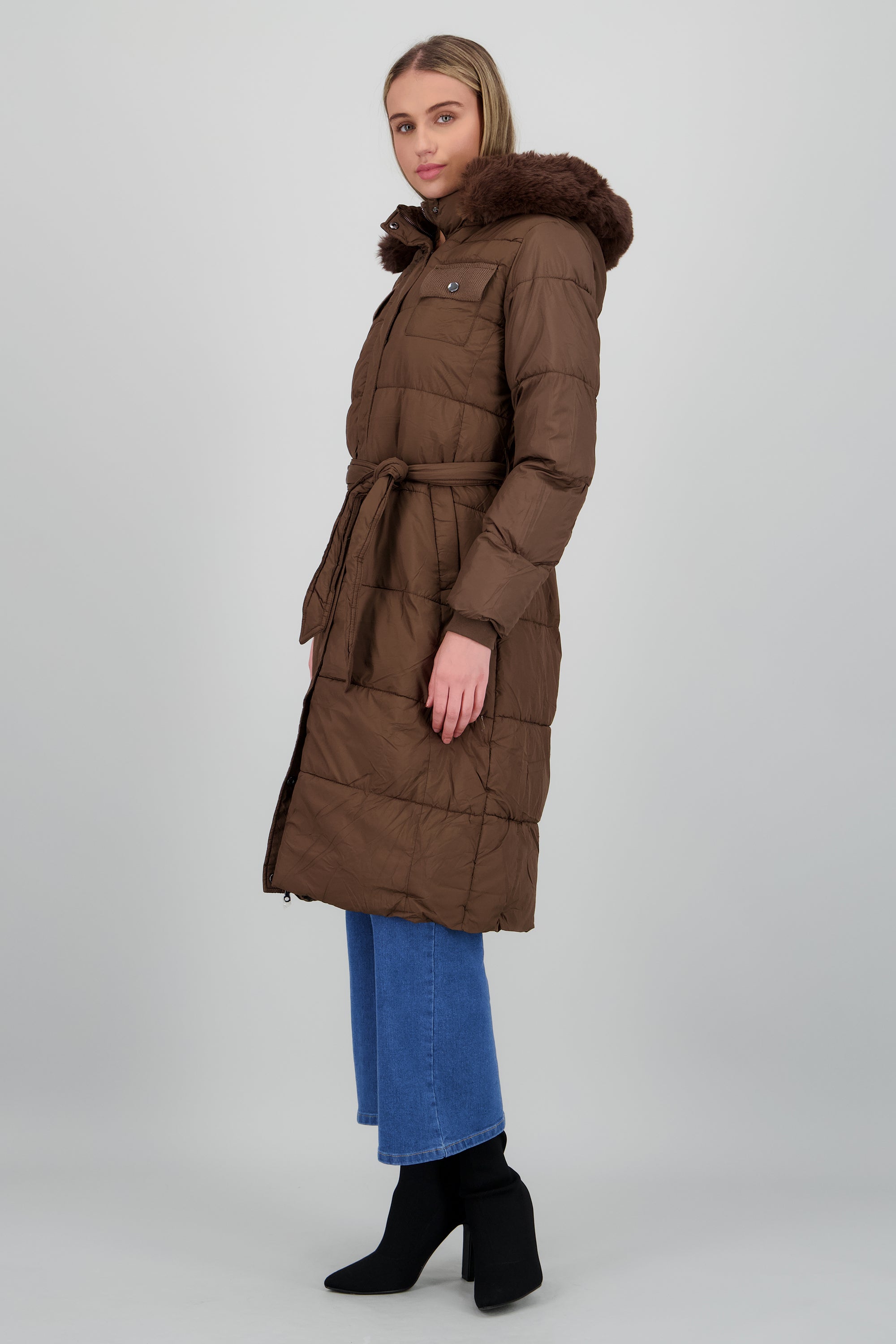 Puffer jareta con gorro CAFE