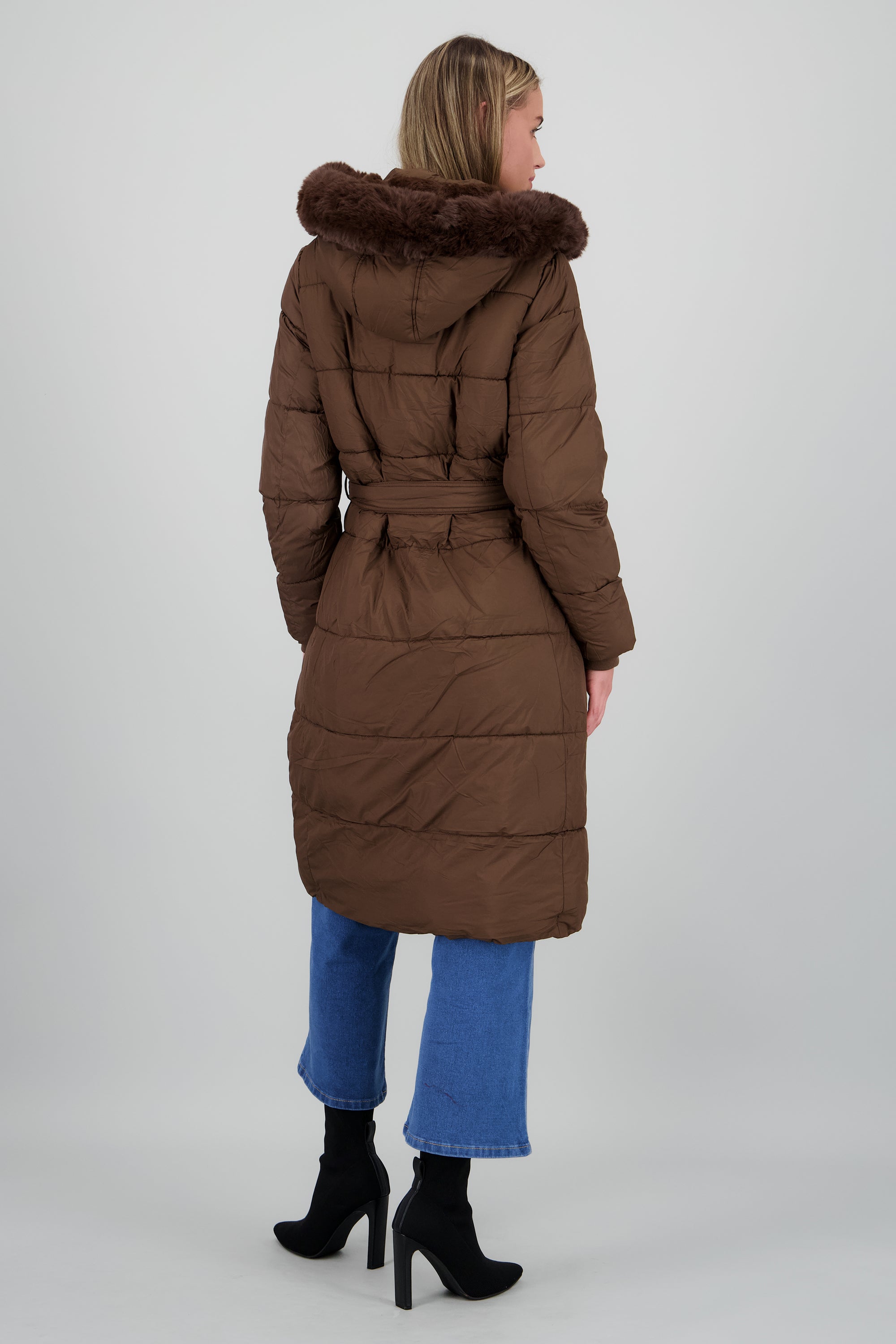 Puffer jareta con gorro CAFE