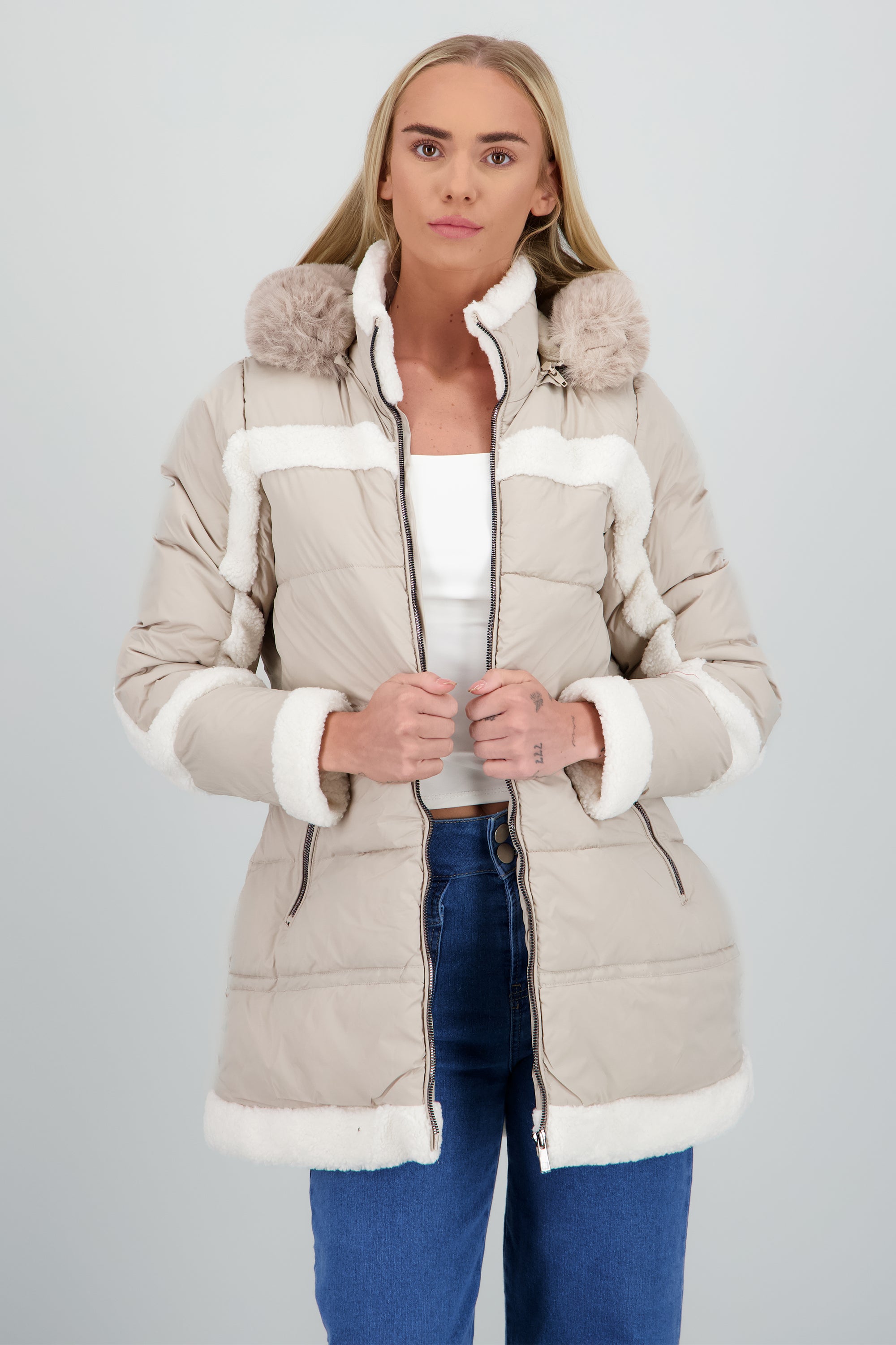 Puffer detalle peluche HUESO