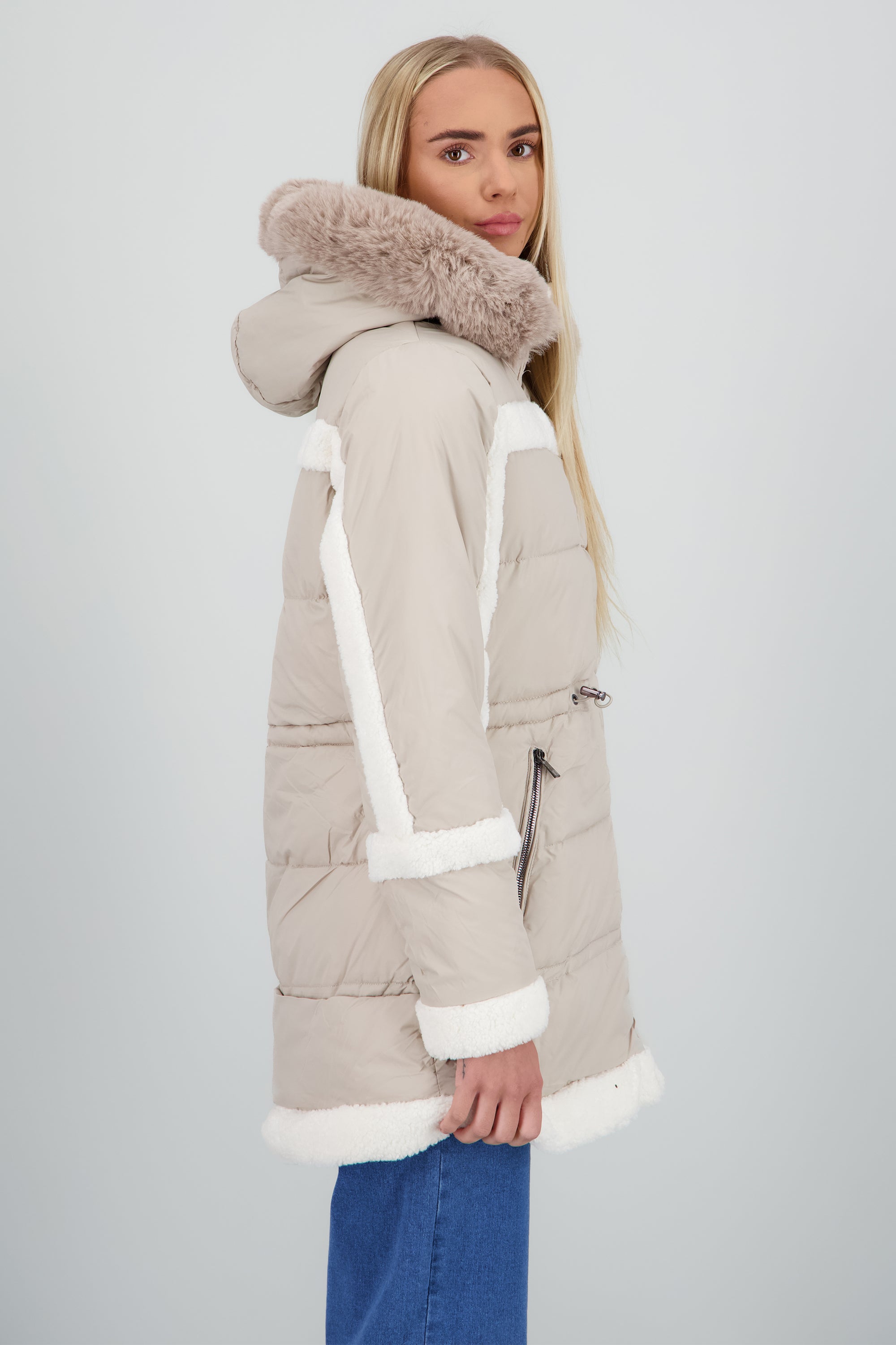 Puffer detalle peluche HUESO