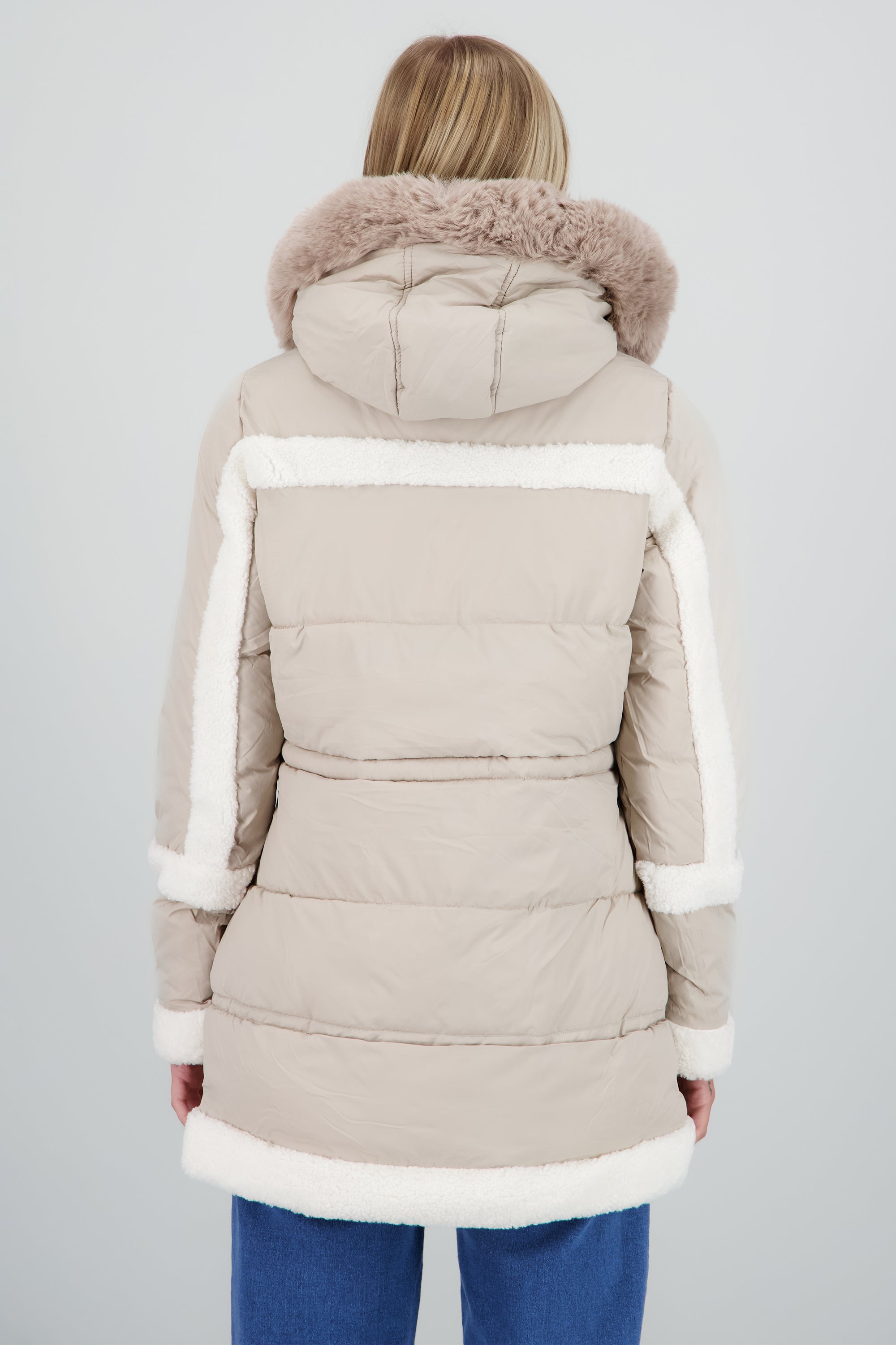 Puffer detalle peluche HUESO