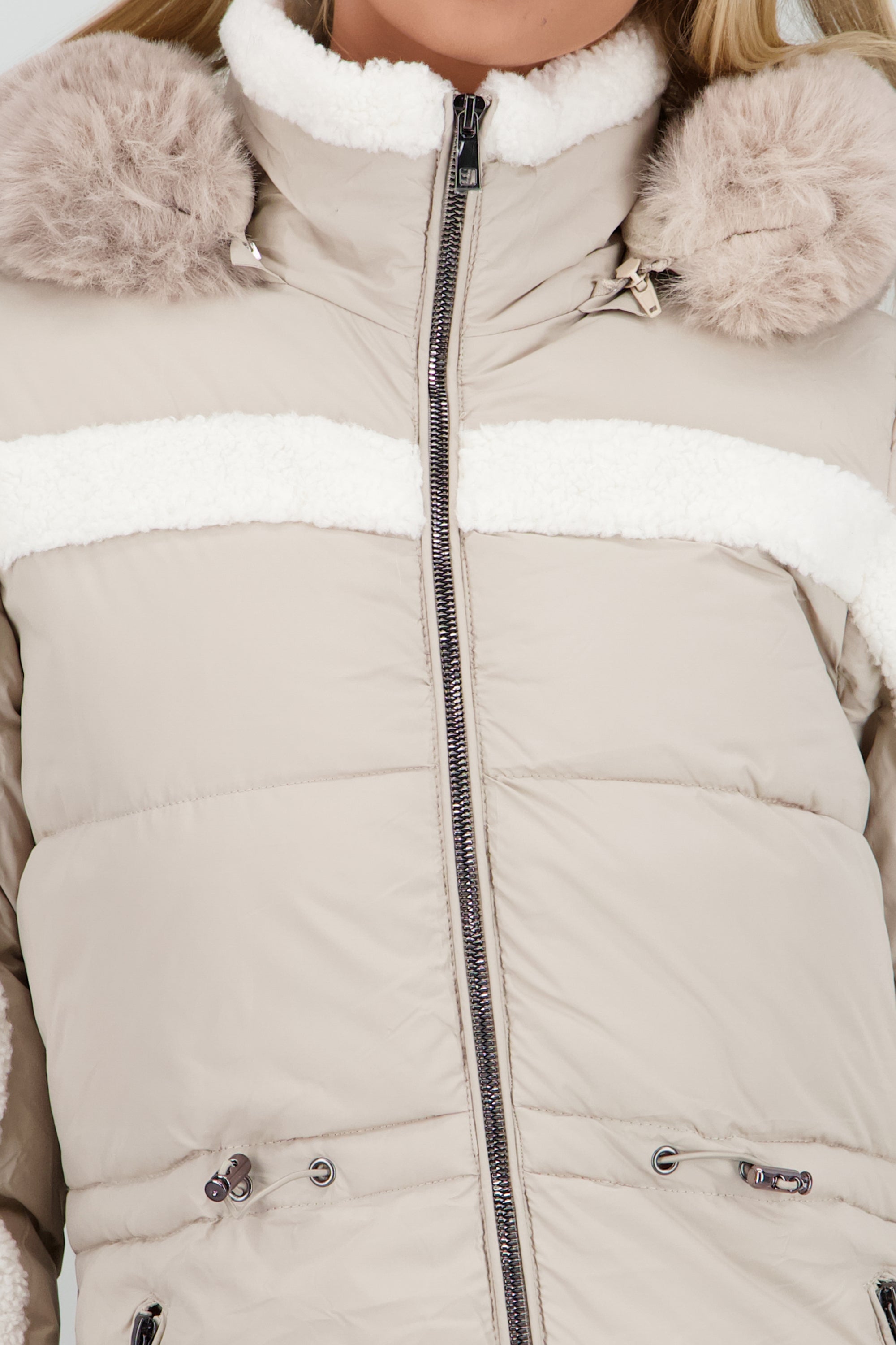 Puffer detalle peluche HUESO