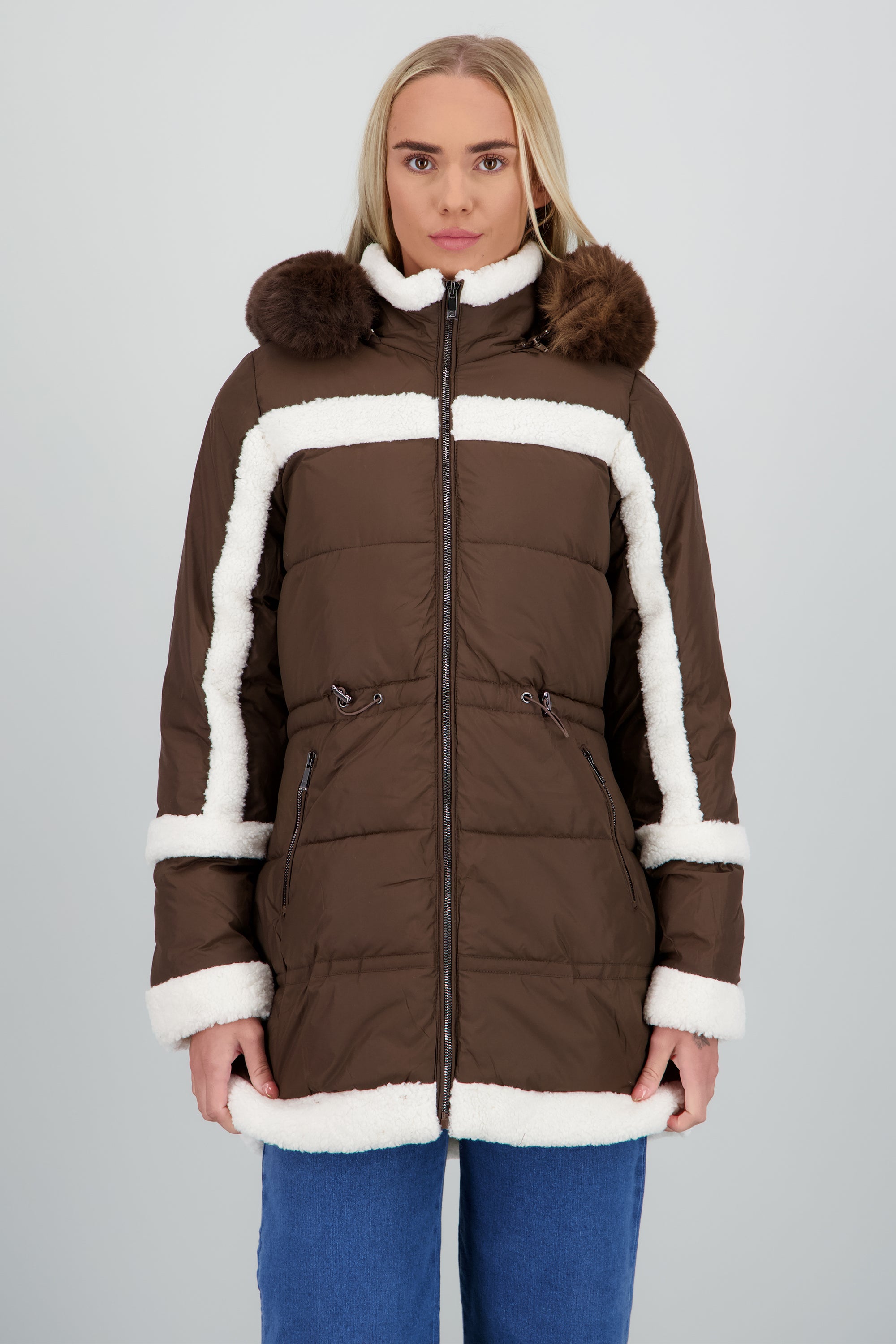 Puffer detalle peluche CAFE