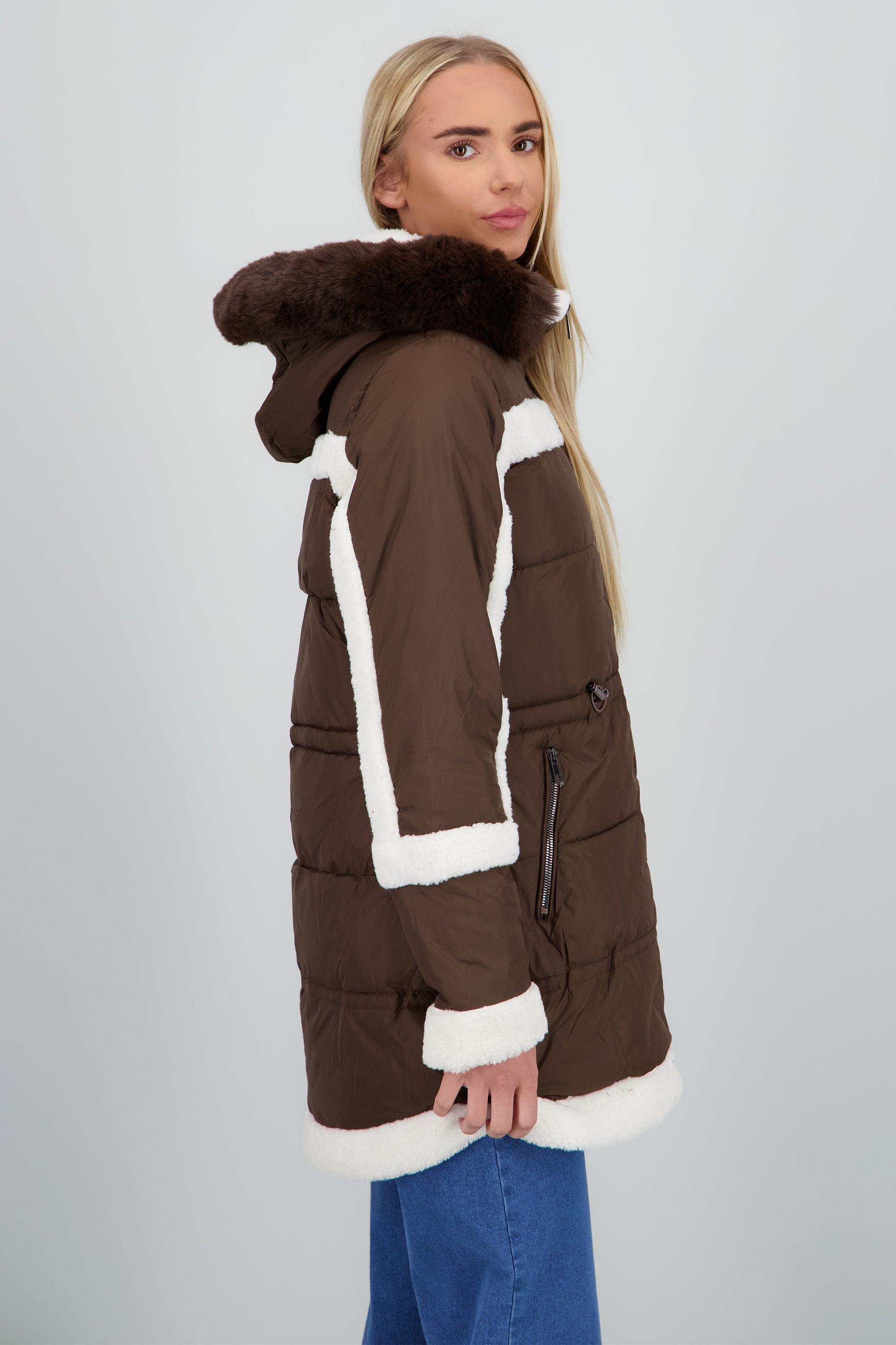 Puffer detalle peluche CAFE