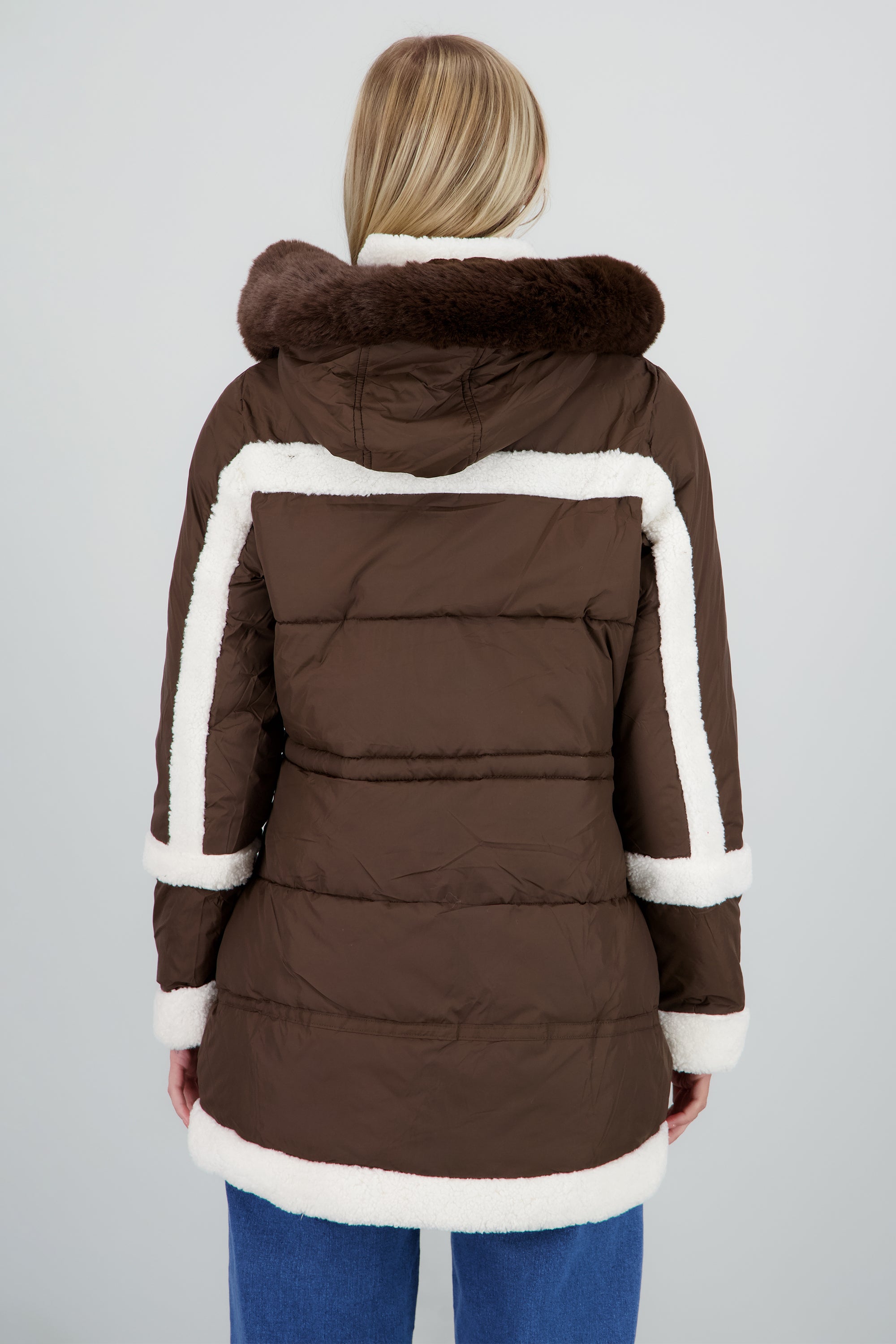 Puffer detalle peluche CAFE