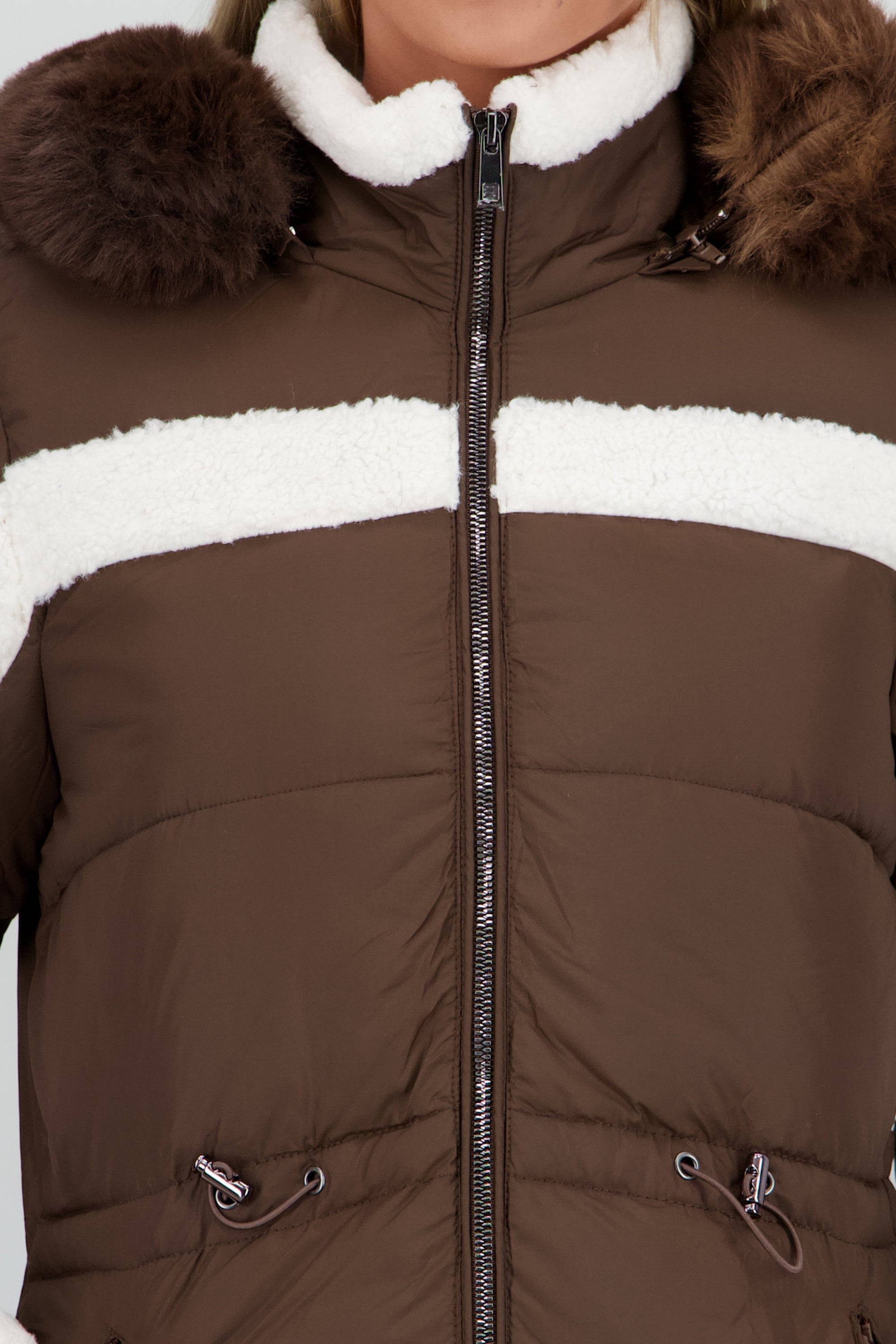 Puffer detalle peluche CAFE
