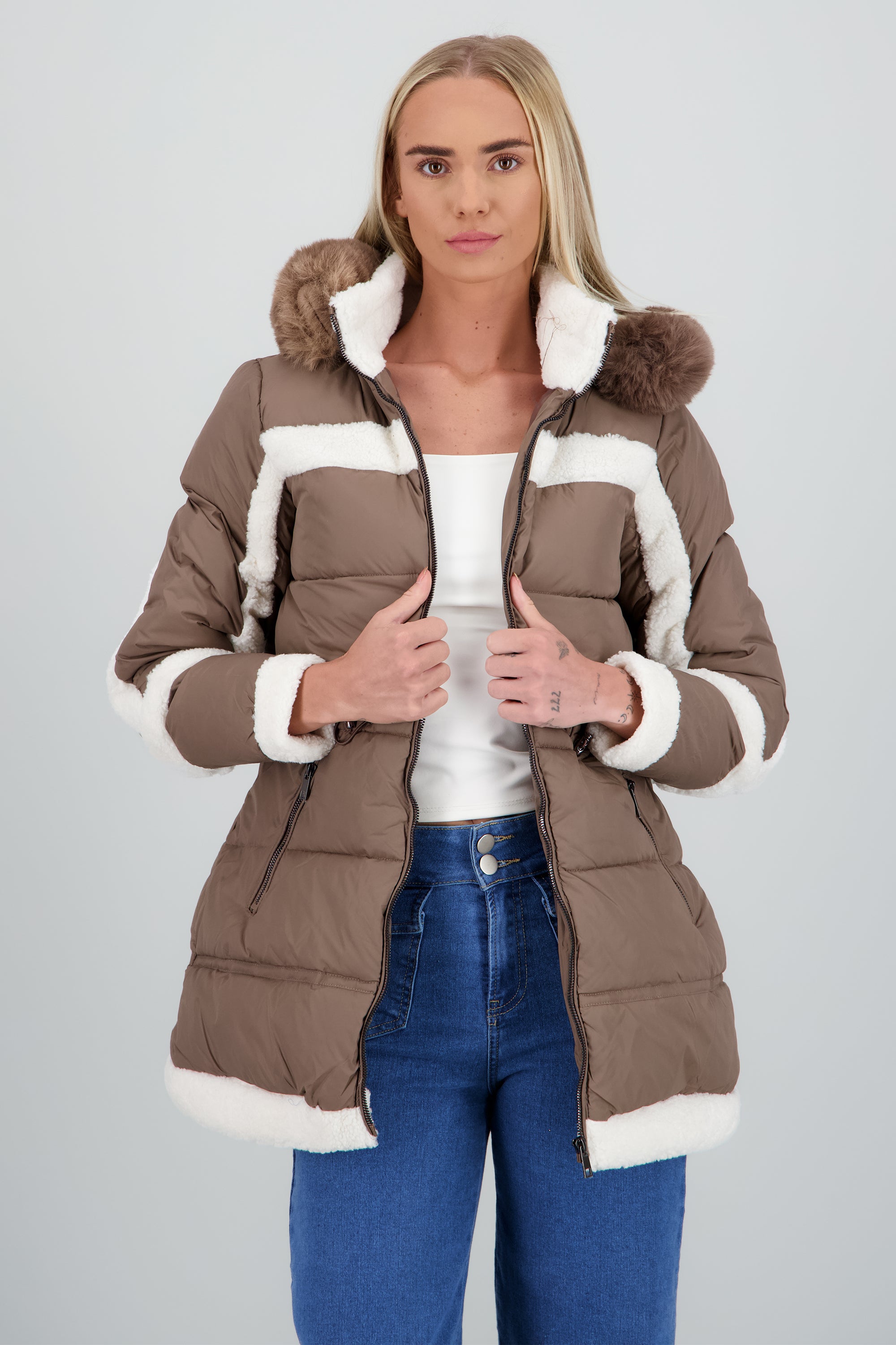 Puffer detalle peluche KHAKI