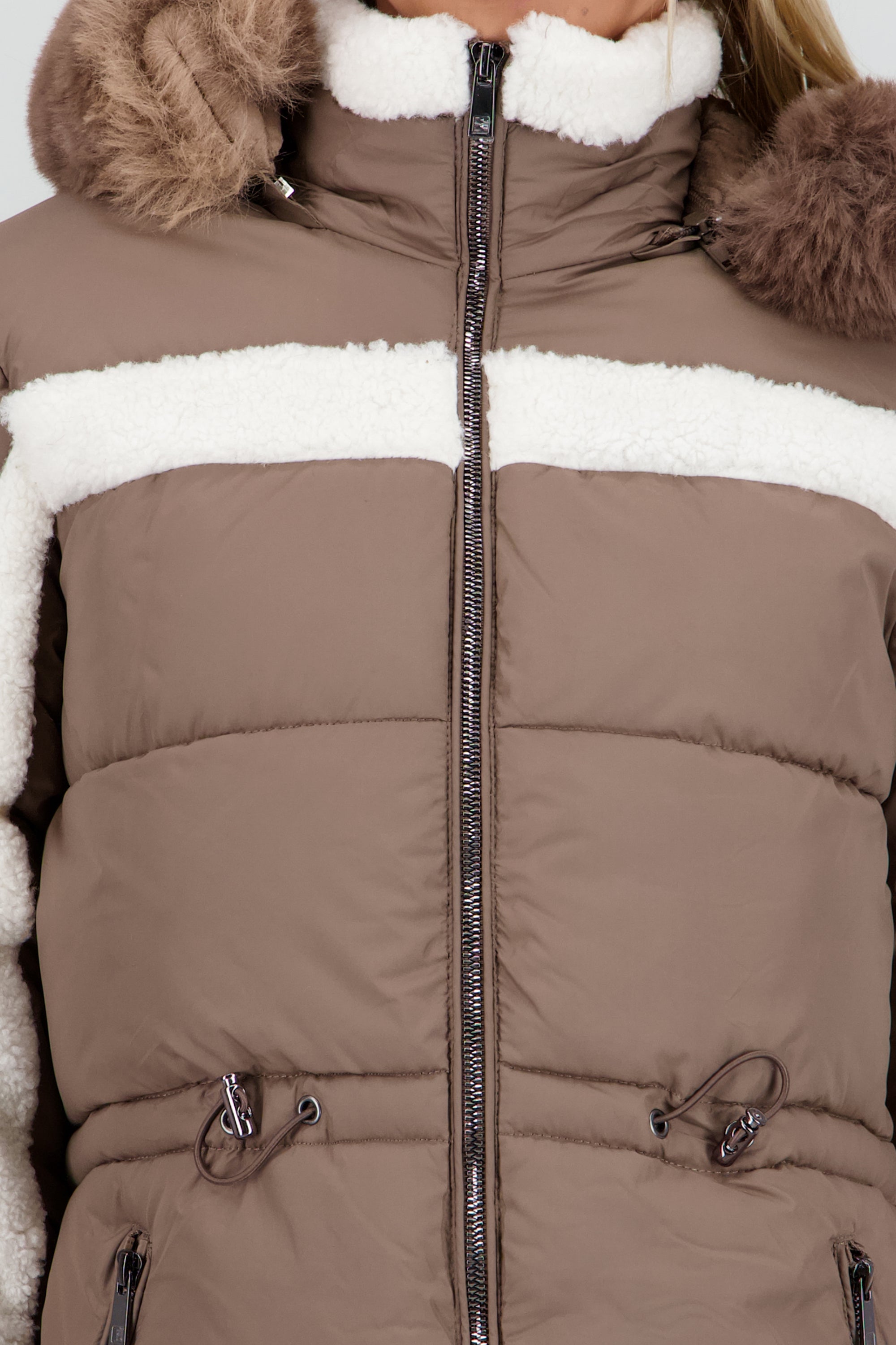 Puffer detalle peluche KHAKI
