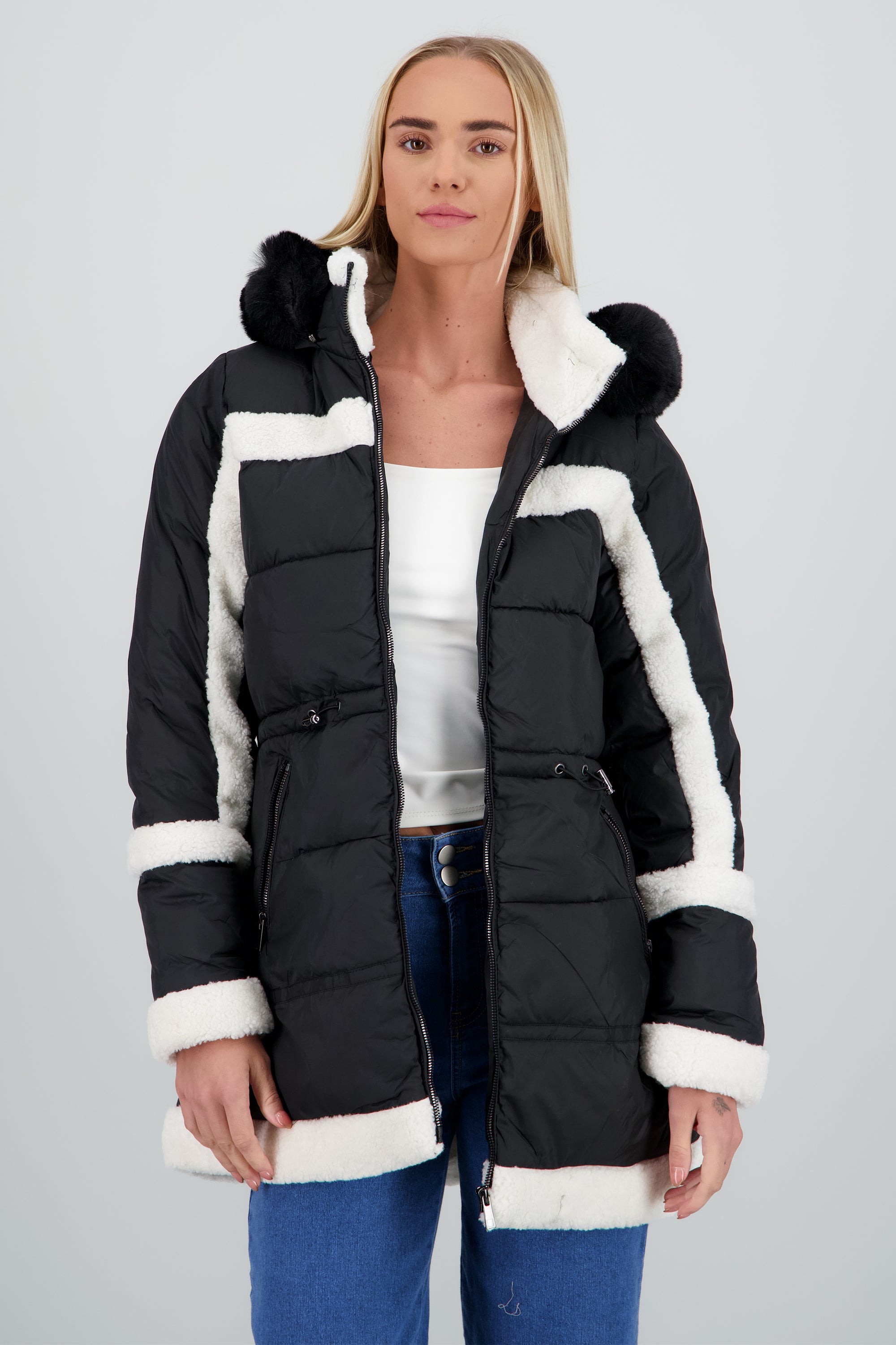 Puffer detalle peluche NEGRO
