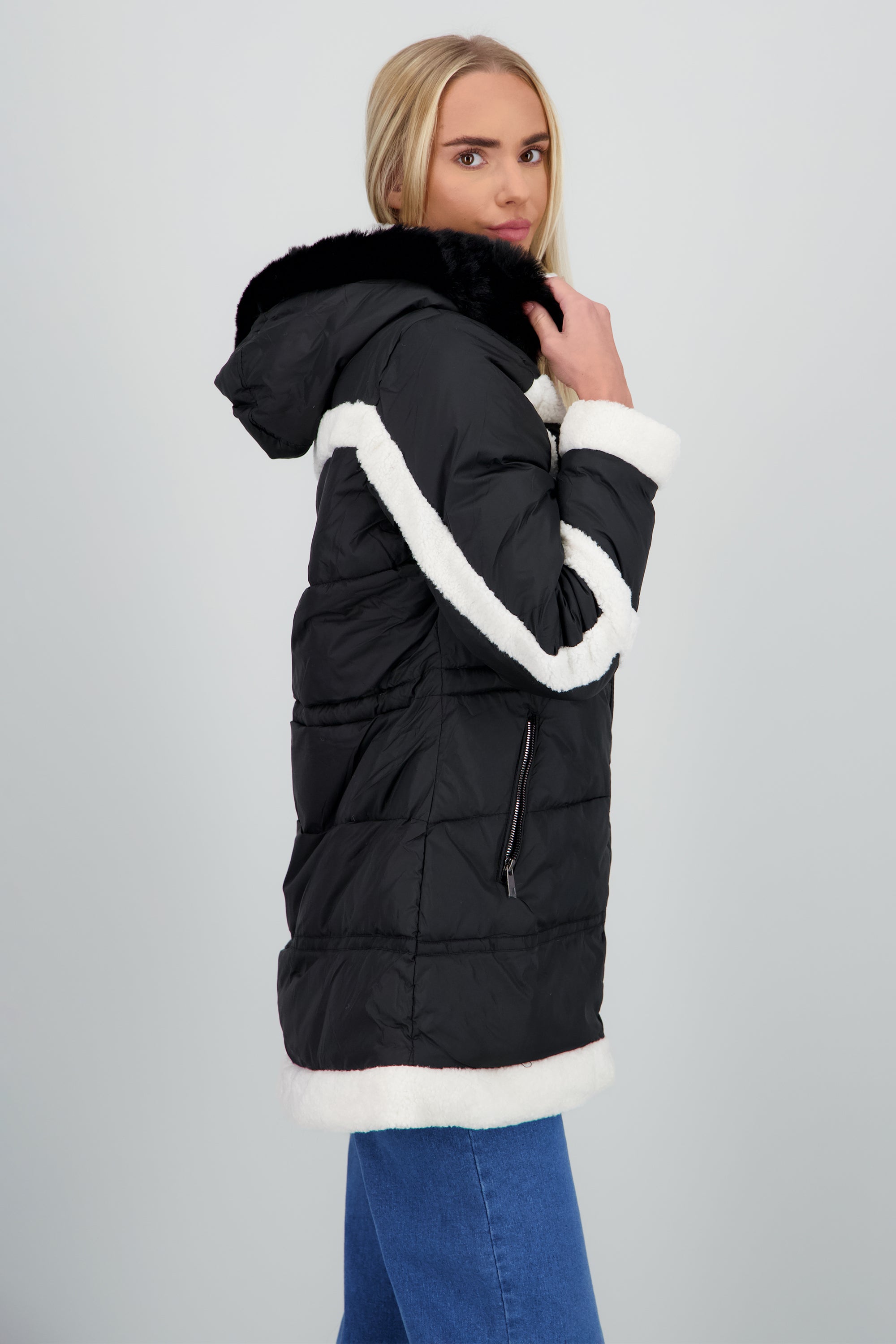 Puffer detalle peluche NEGRO