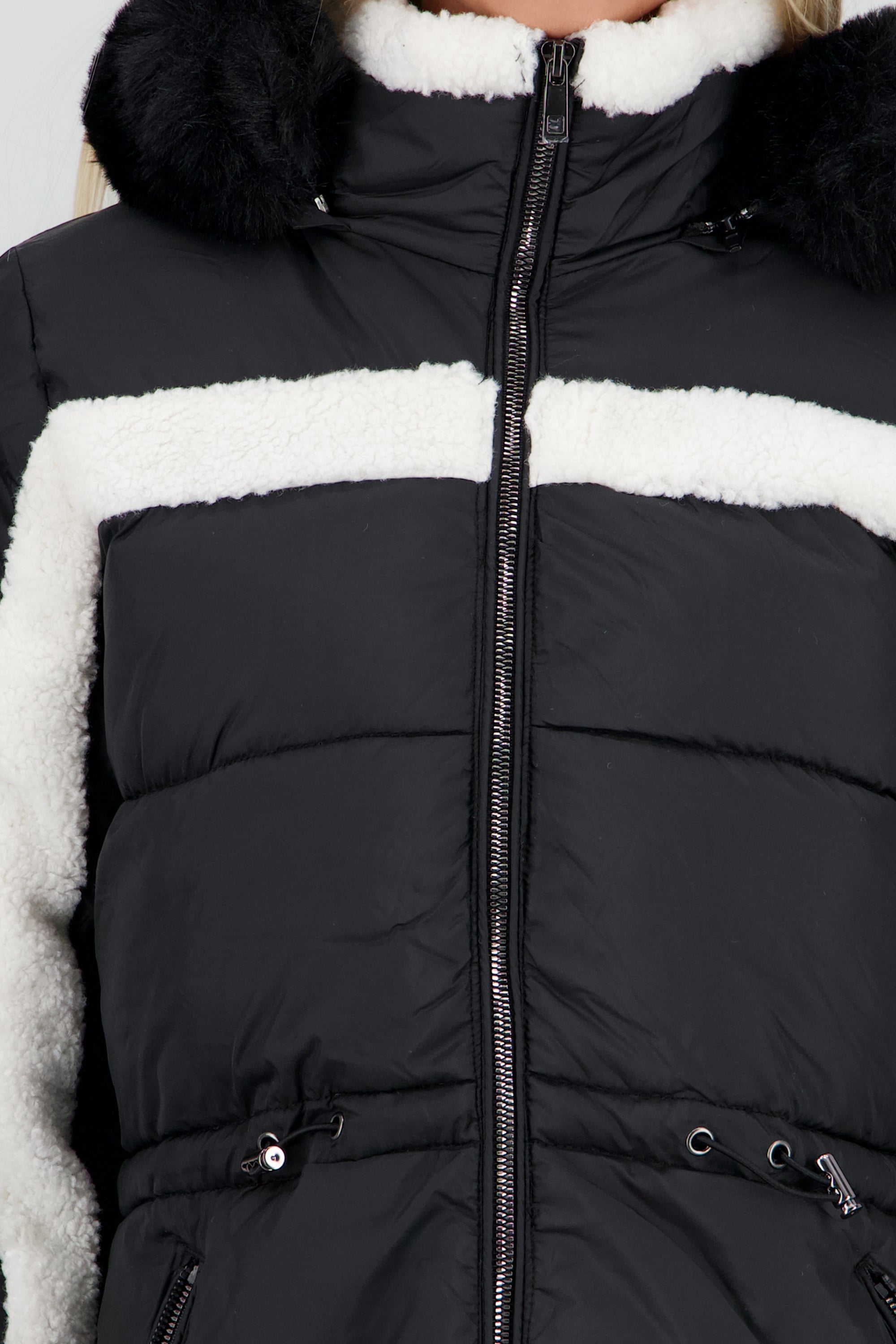 Puffer detalle peluche NEGRO