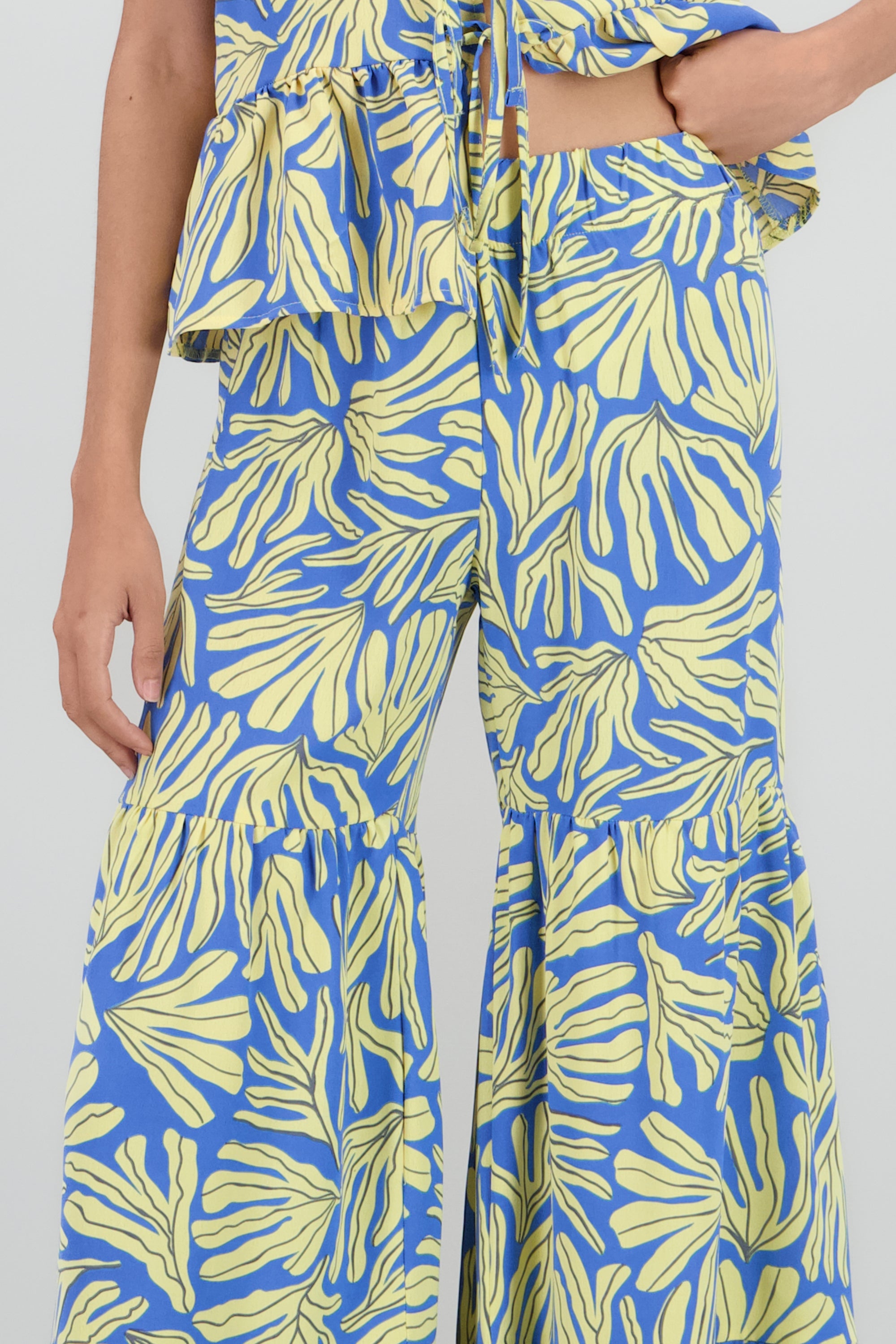 Pantalon amplio cortes estampado AZUL COMBO