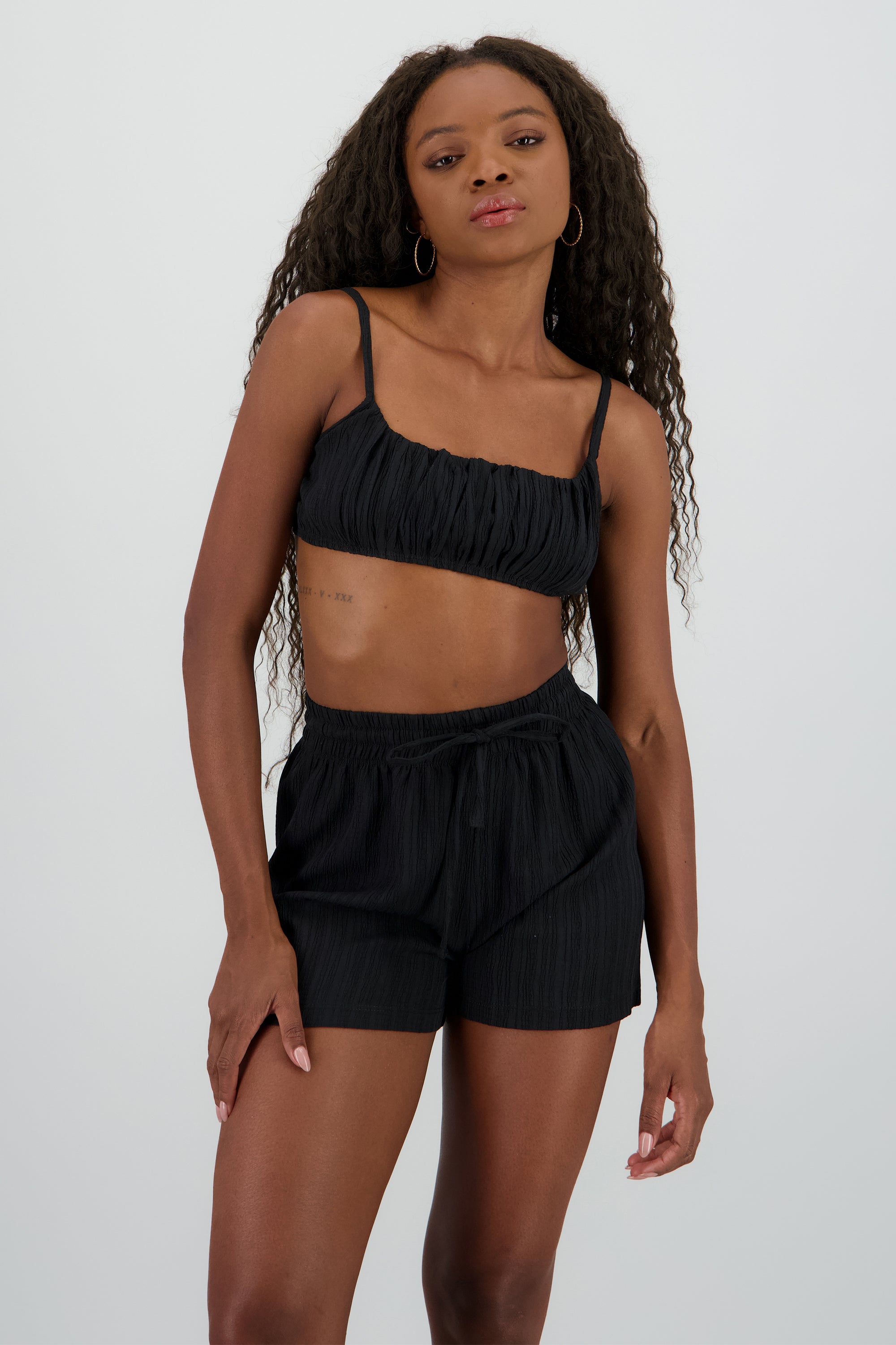 Top frunce textura lineas NEGRO