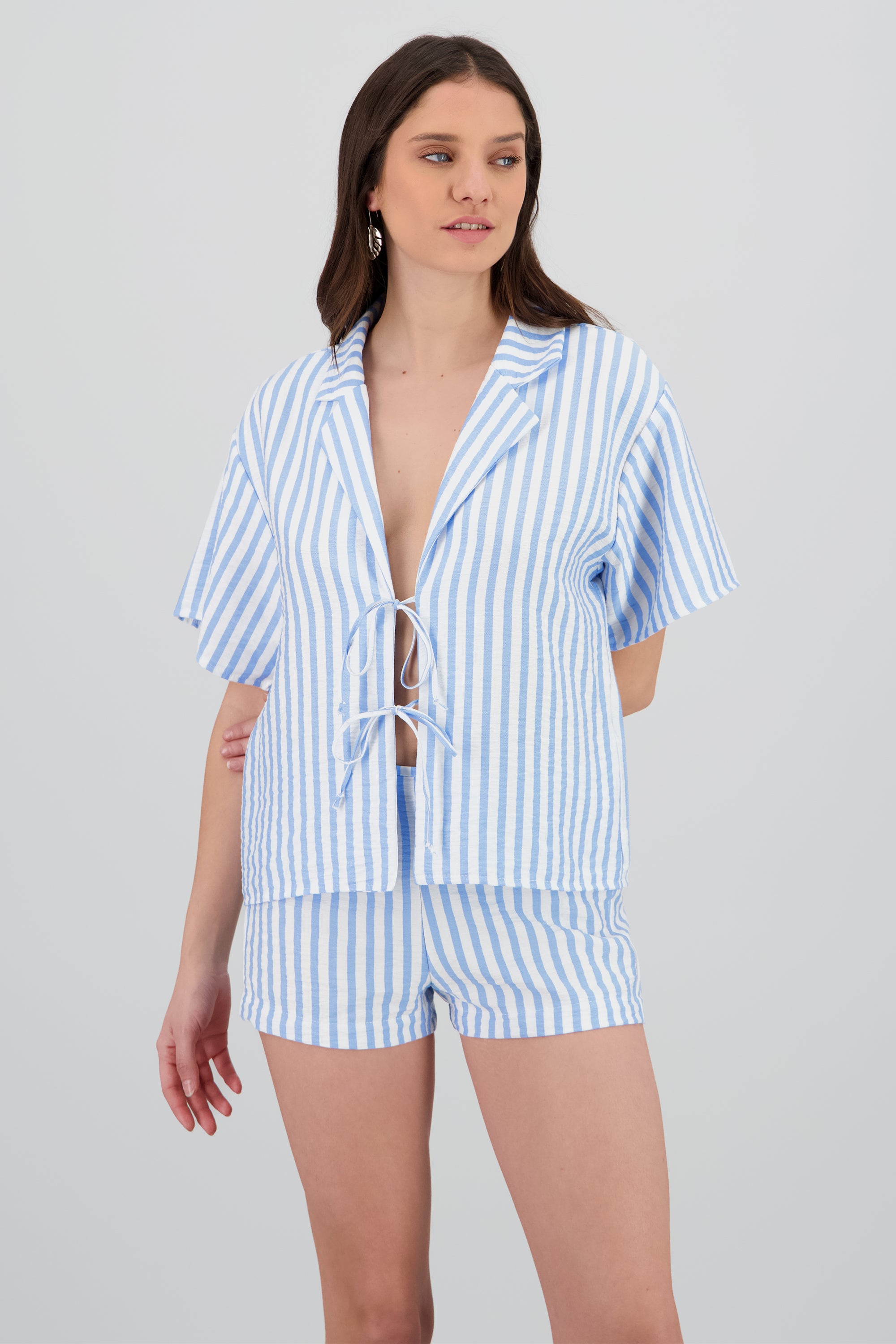 Camisa over rayas amarres