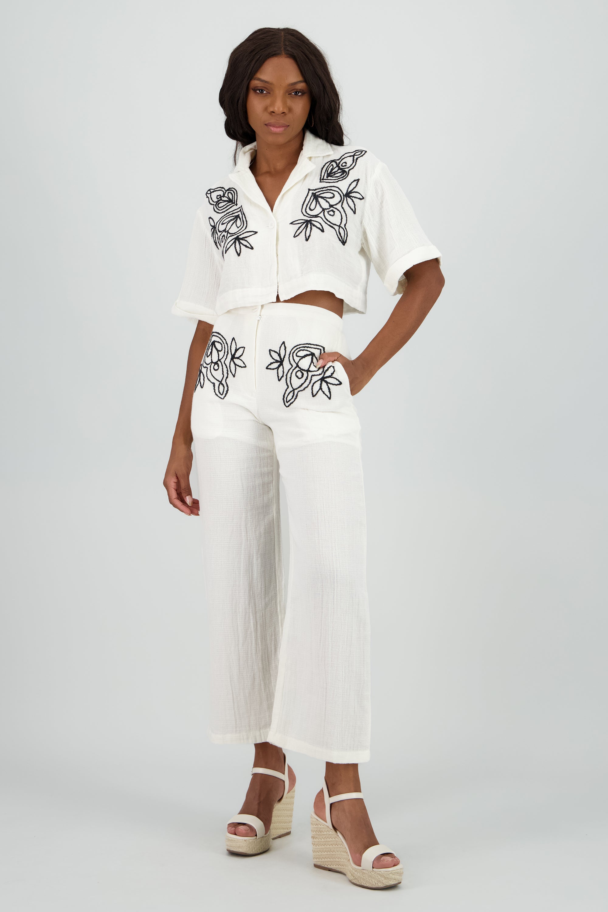 Pantalon detalle bordado NEGRO COMBO
