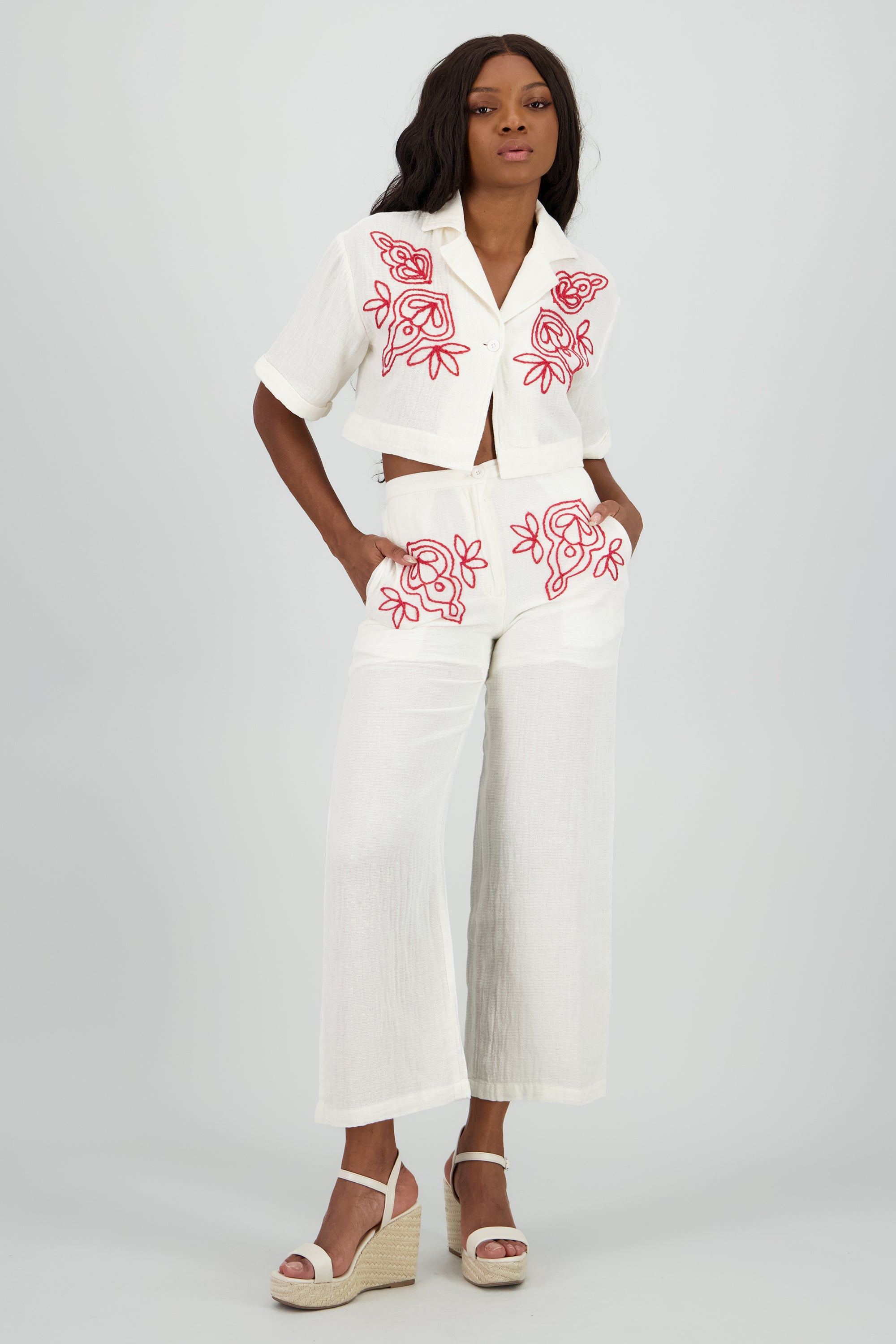 Pantalon detalle bordado ROJO COMBO