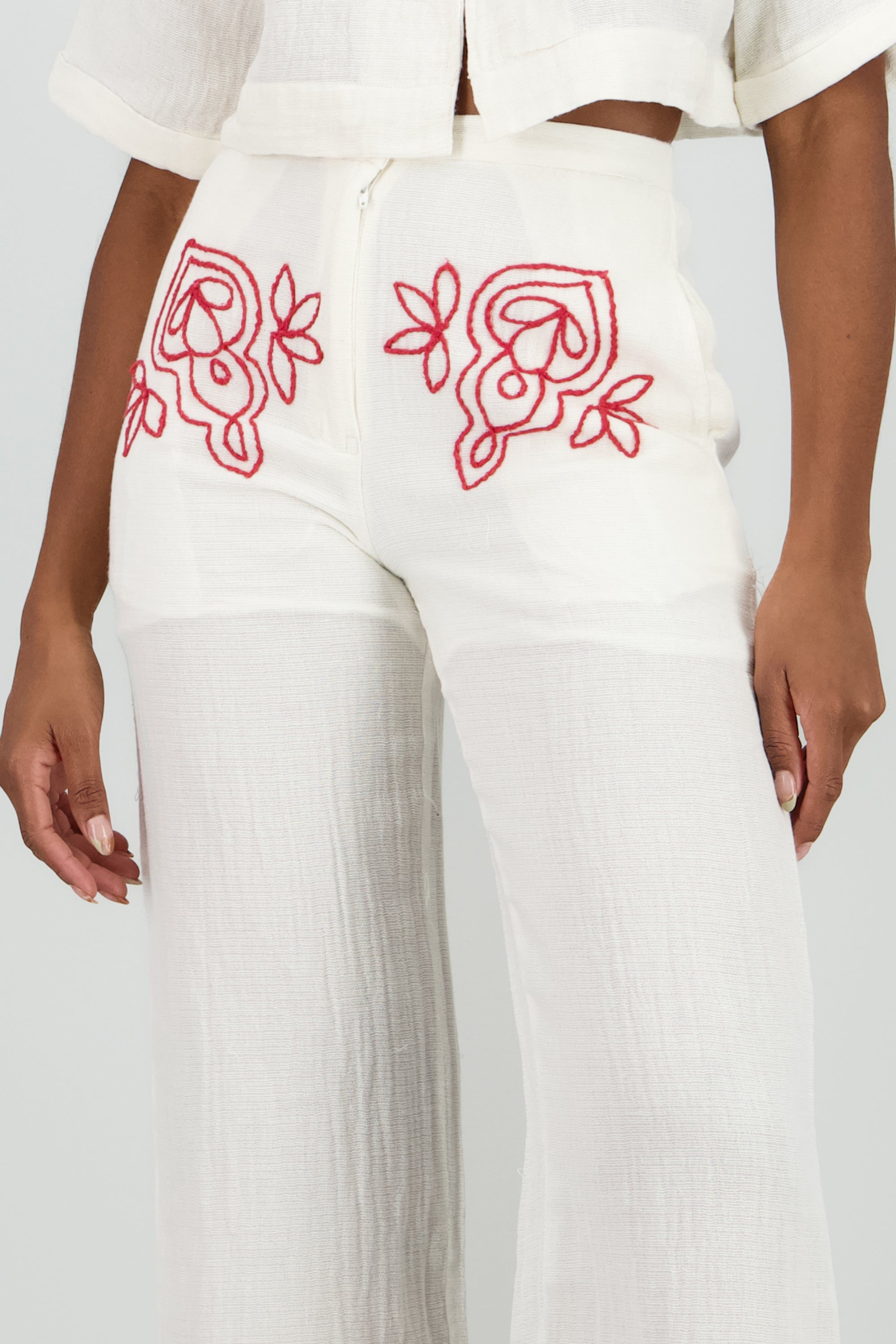 Pantalon detalle bordado ROJO COMBO