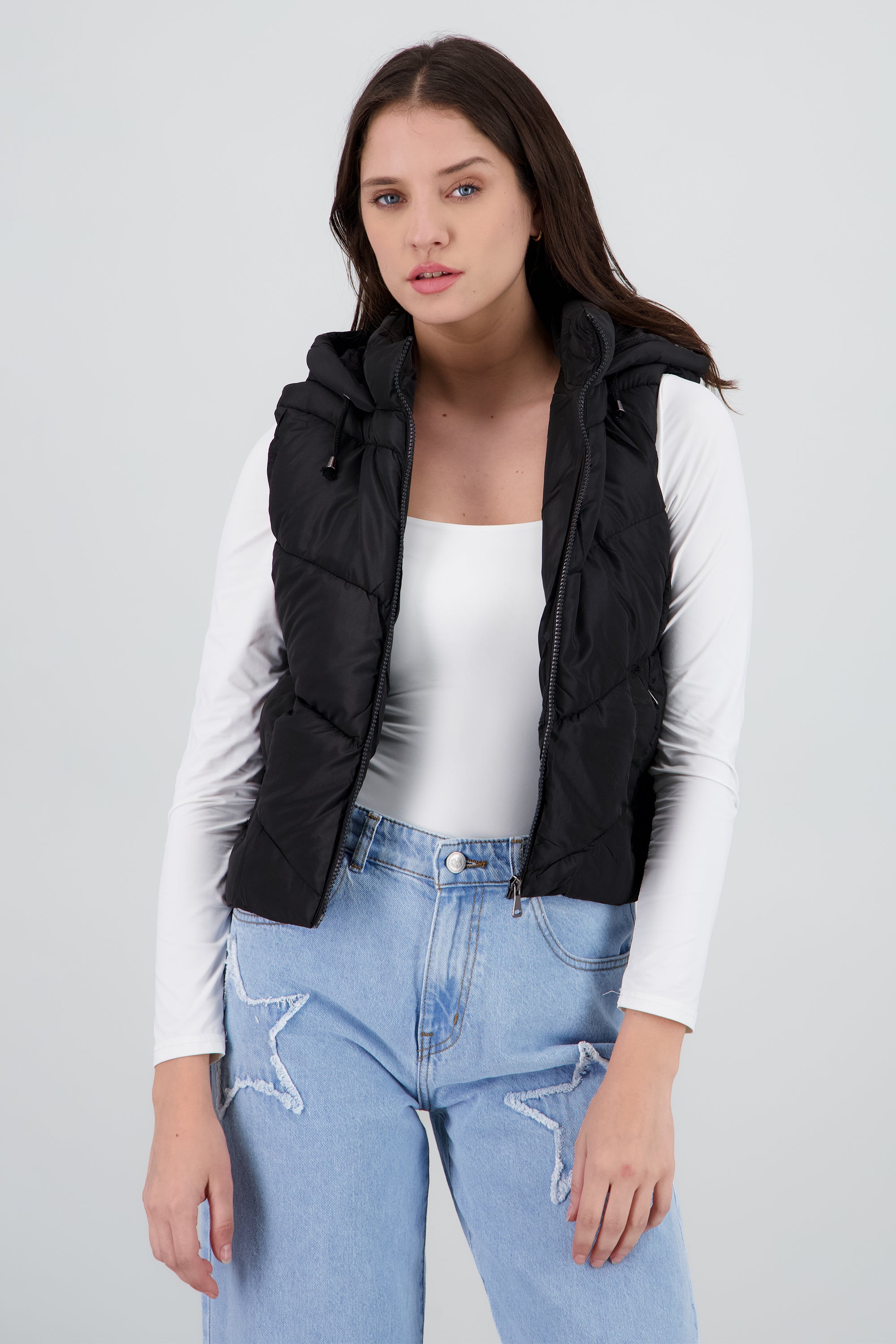 Chaleco capitonado con gorro NEGRO