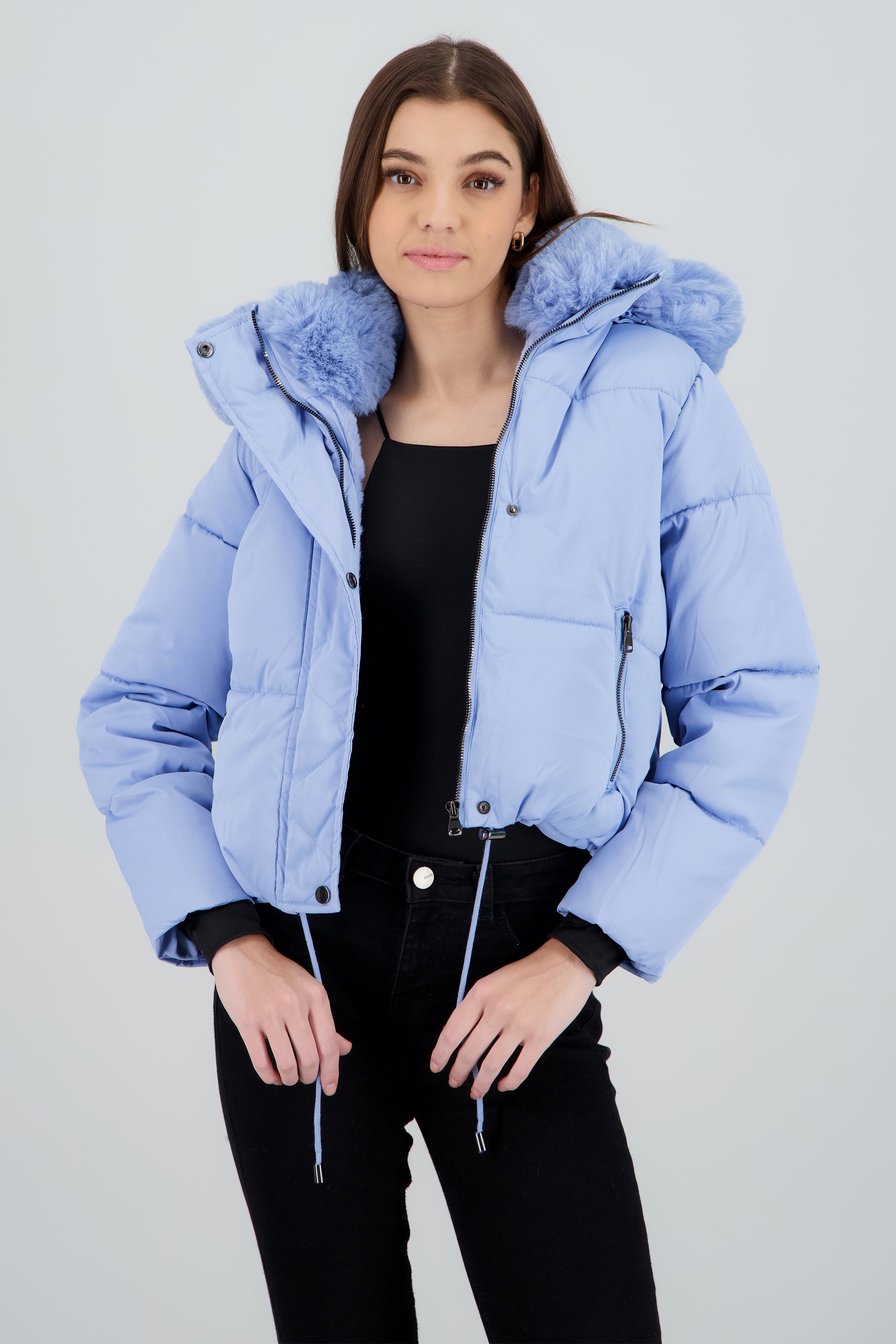 Chamarra corta con gorro peluche AZUL CIELO