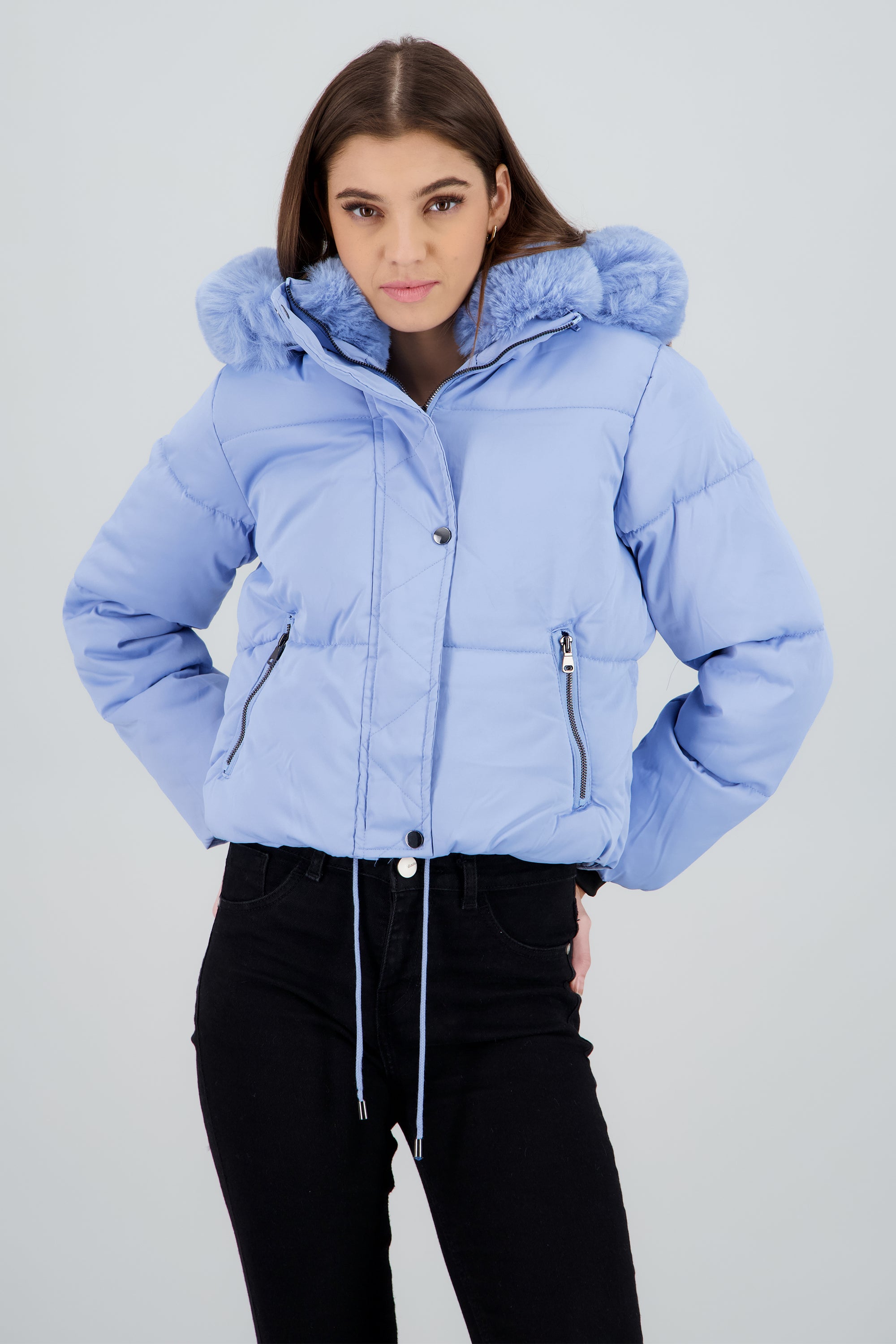 Chamarra corta con gorro peluche AZUL CIELO