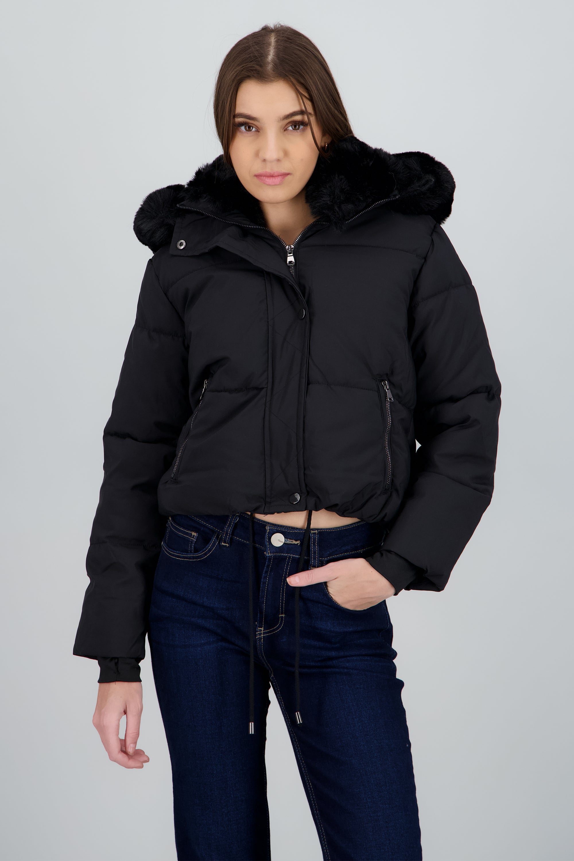 Chamarra corta con gorro peluche NEGRO