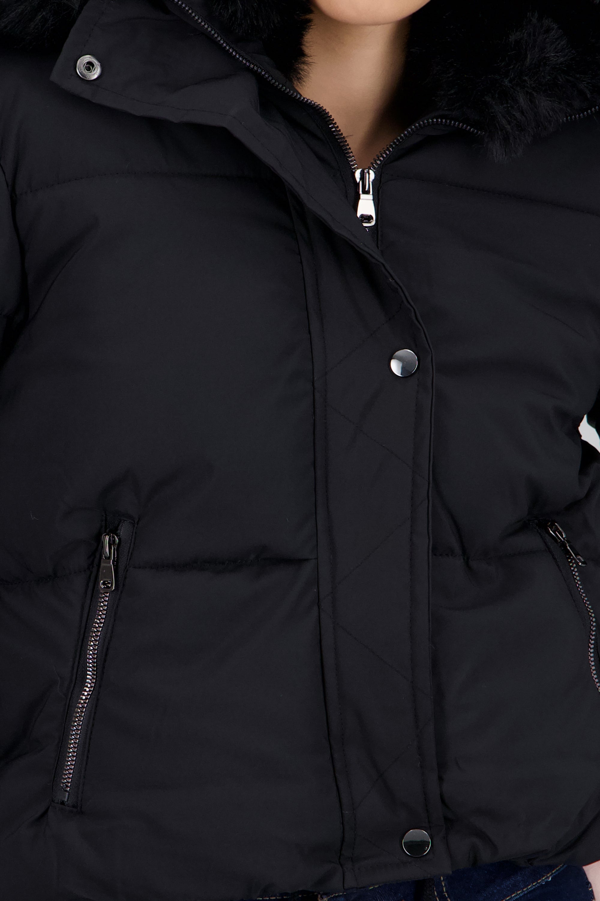 Chamarra corta con gorro peluche NEGRO