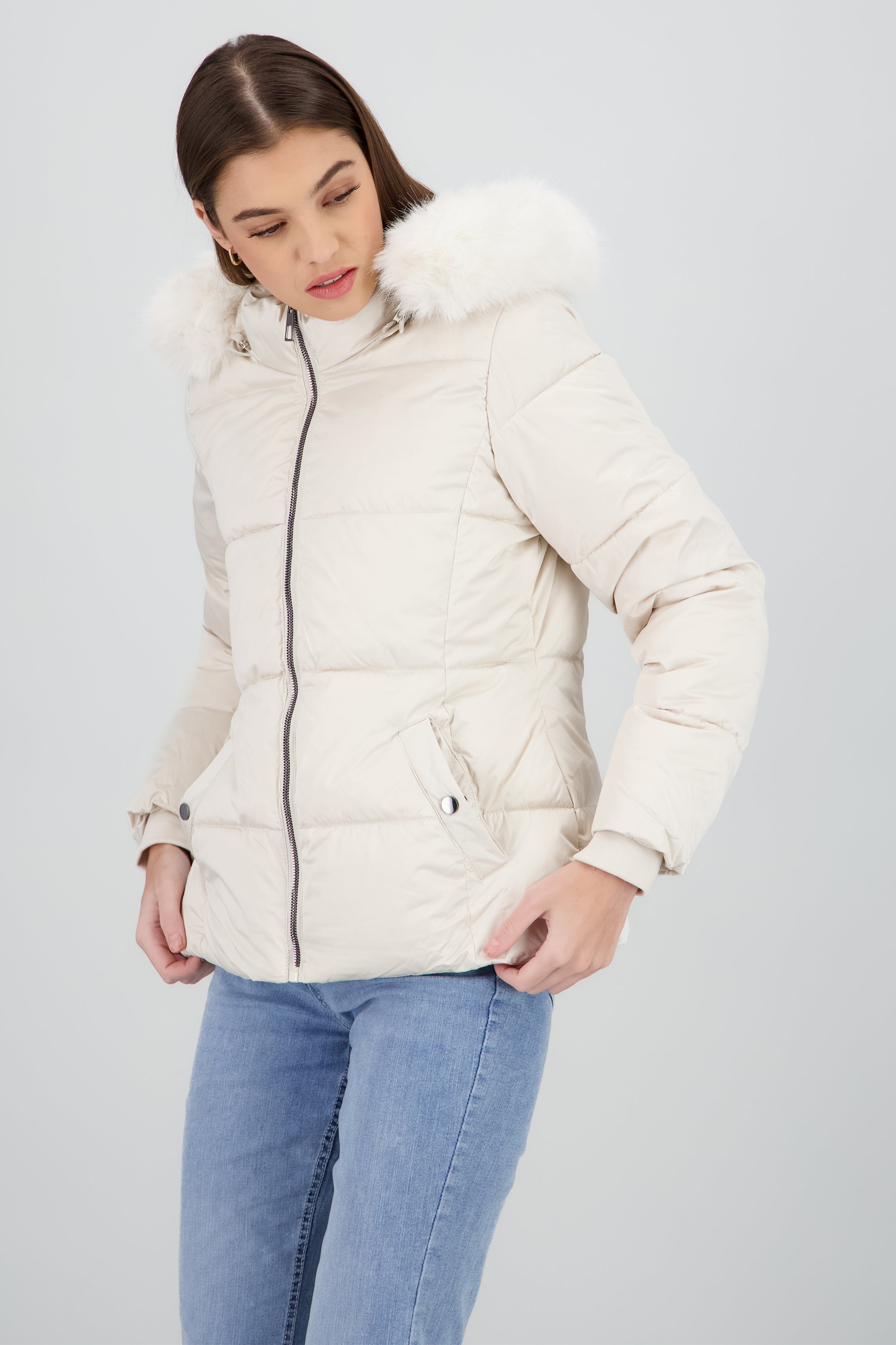 Chamarra satin capitonada con gorro peluche BEIGE