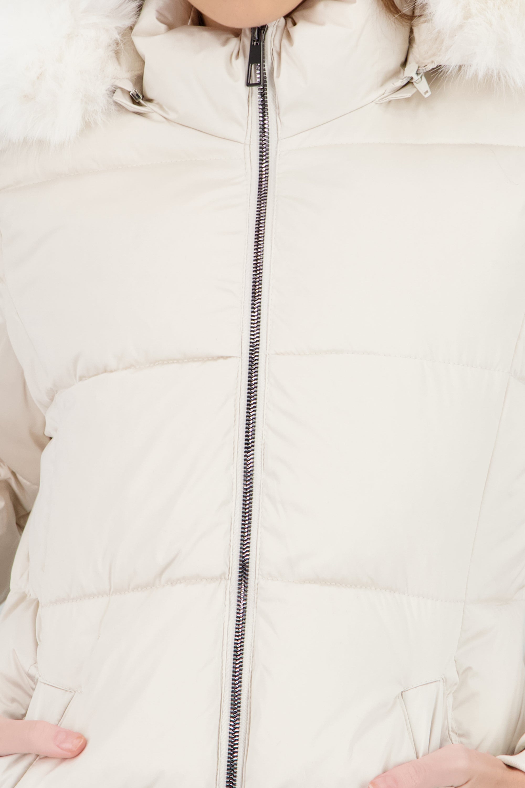 Chamarra satin capitonada con gorro peluche BEIGE