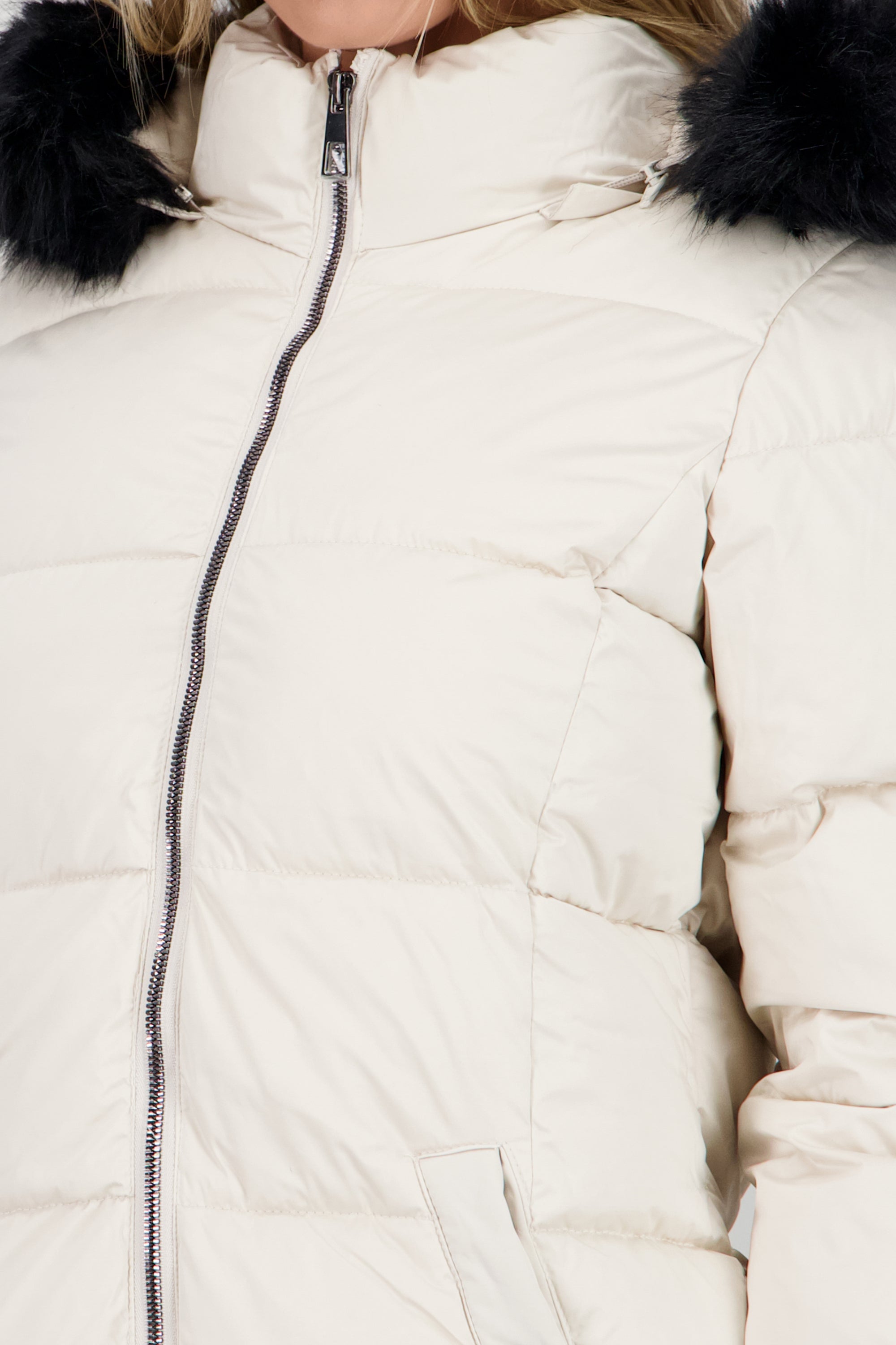 Chamarra alrga con gorro peluche CREMA