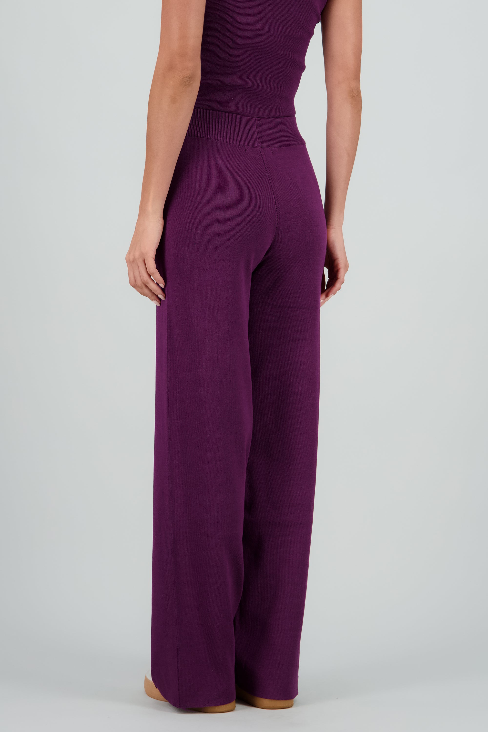 Pantalon tejido wide leg detalle costura CIRUELA