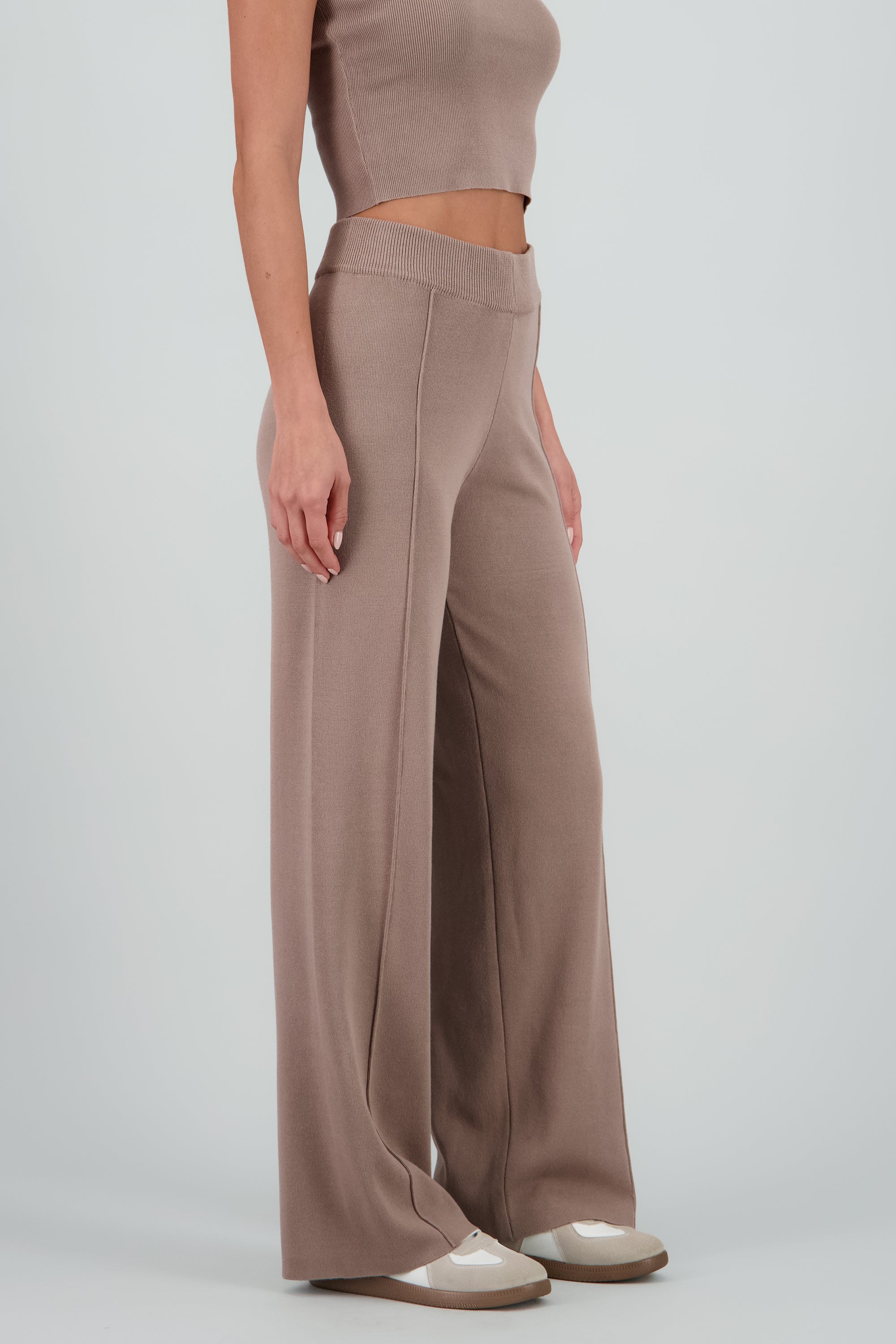 Pantalon tejido wide leg detalle costura CAFE