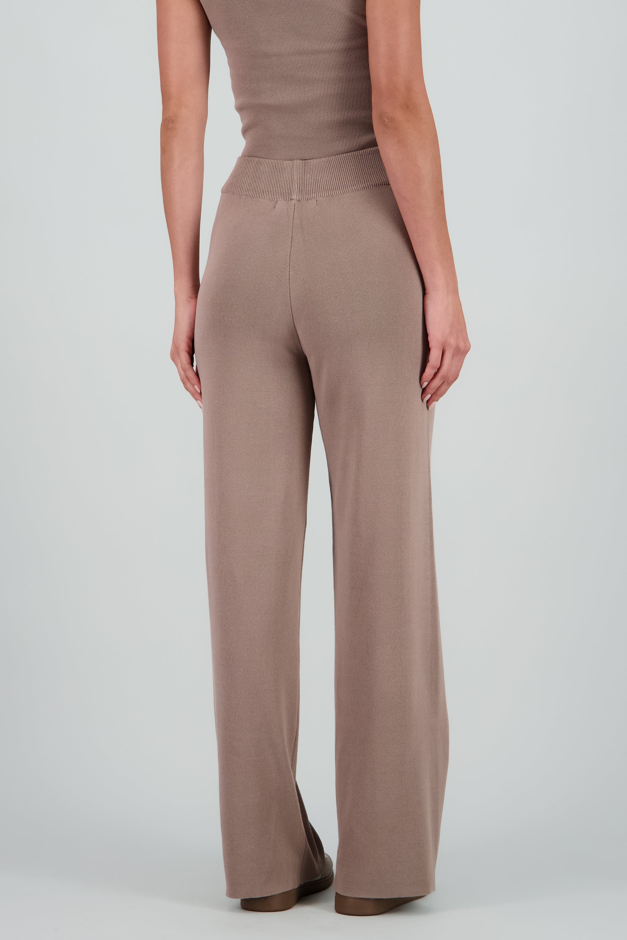 Pantalon tejido wide leg detalle costura CAFE
