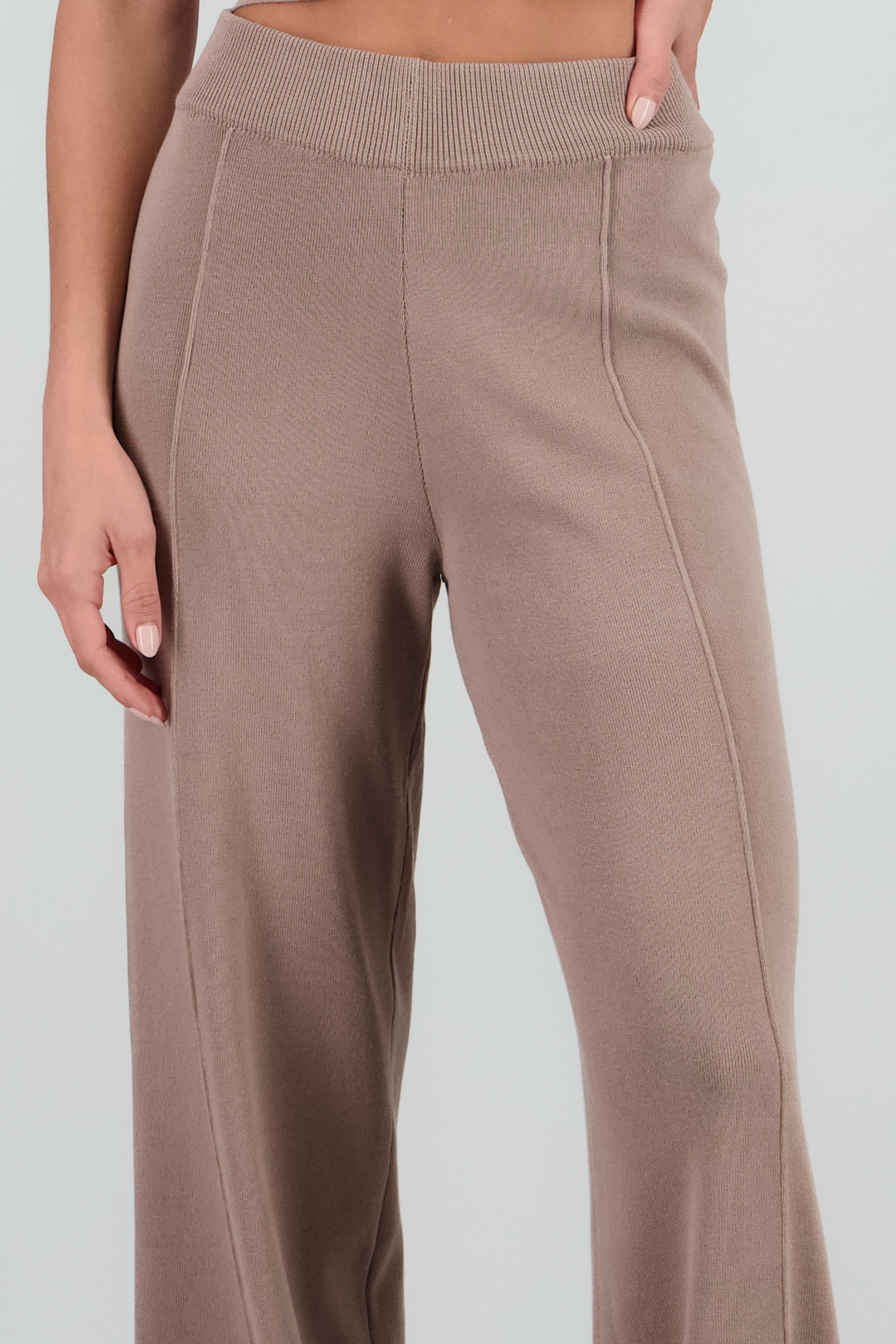 Pantalon tejido wide leg detalle costura CAFE