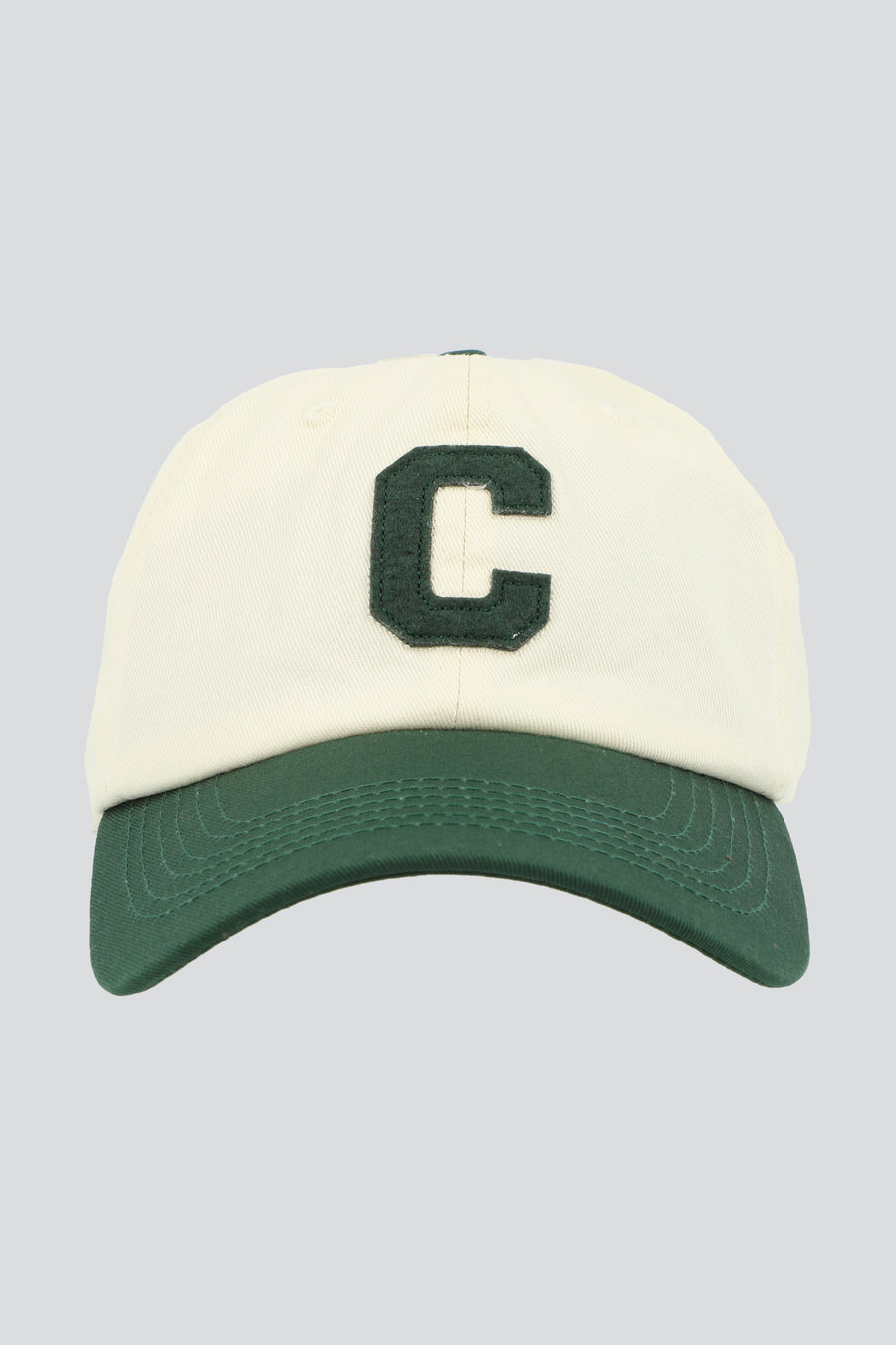 Gorra letra C contraste
