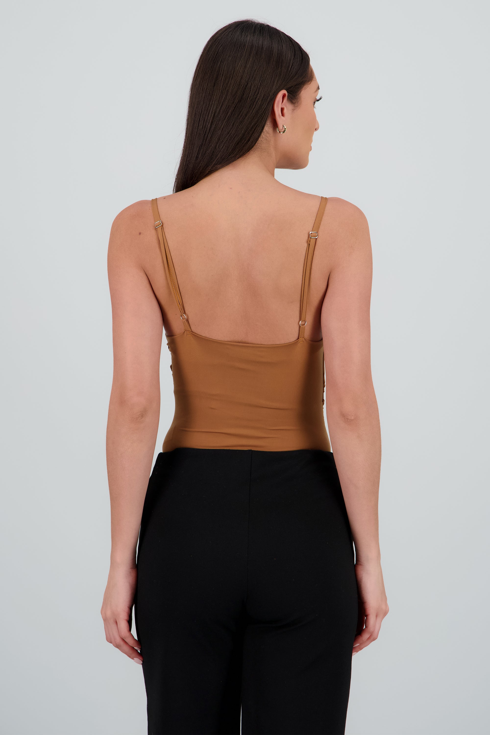 Body tirantes escote drapeado CAMELLO
